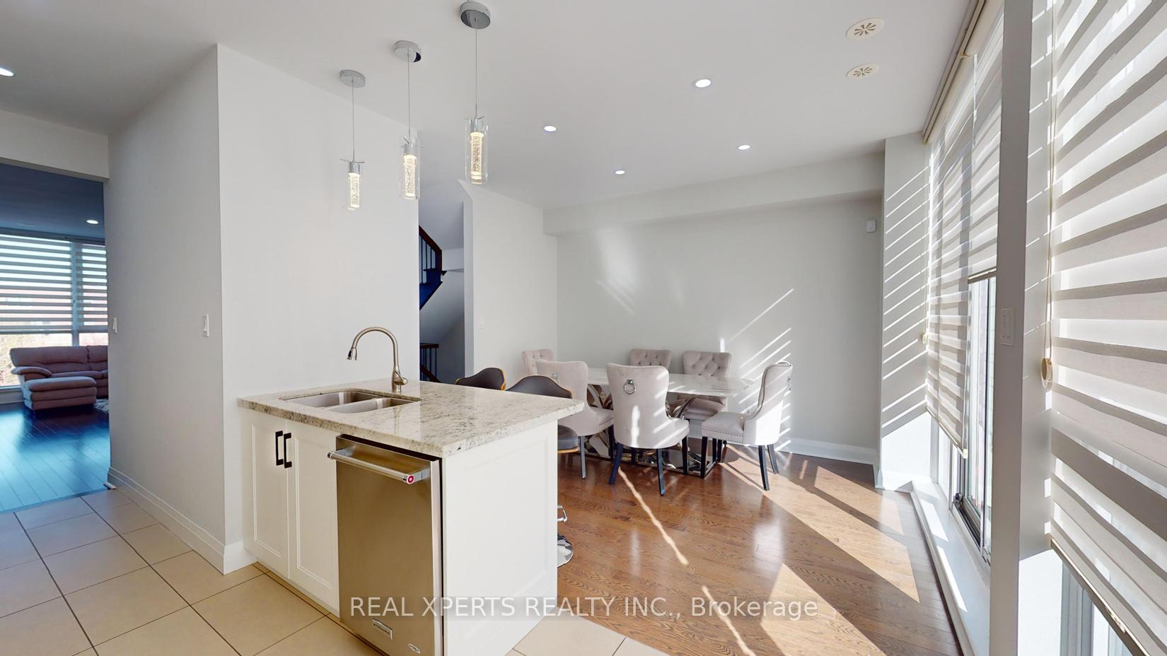 4 Bedrooms Condo at 90 Little Creek,  Mississauga For sale