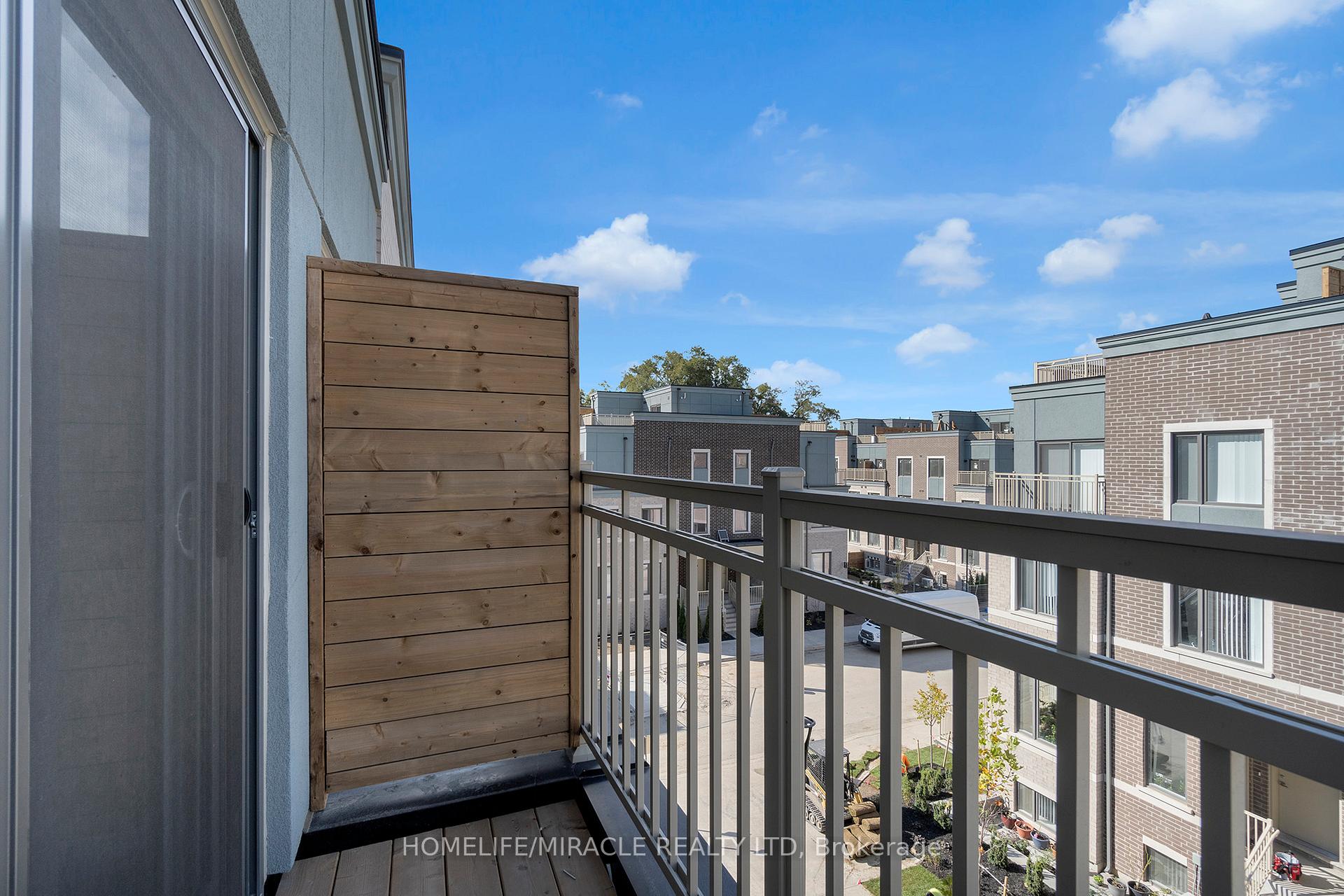 2 Bedrooms Condo at 5 William Jackson, Toronto For sale