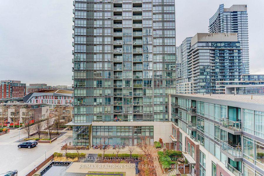 2 Bedrooms Condo at 15 Brunel, Toronto For sale