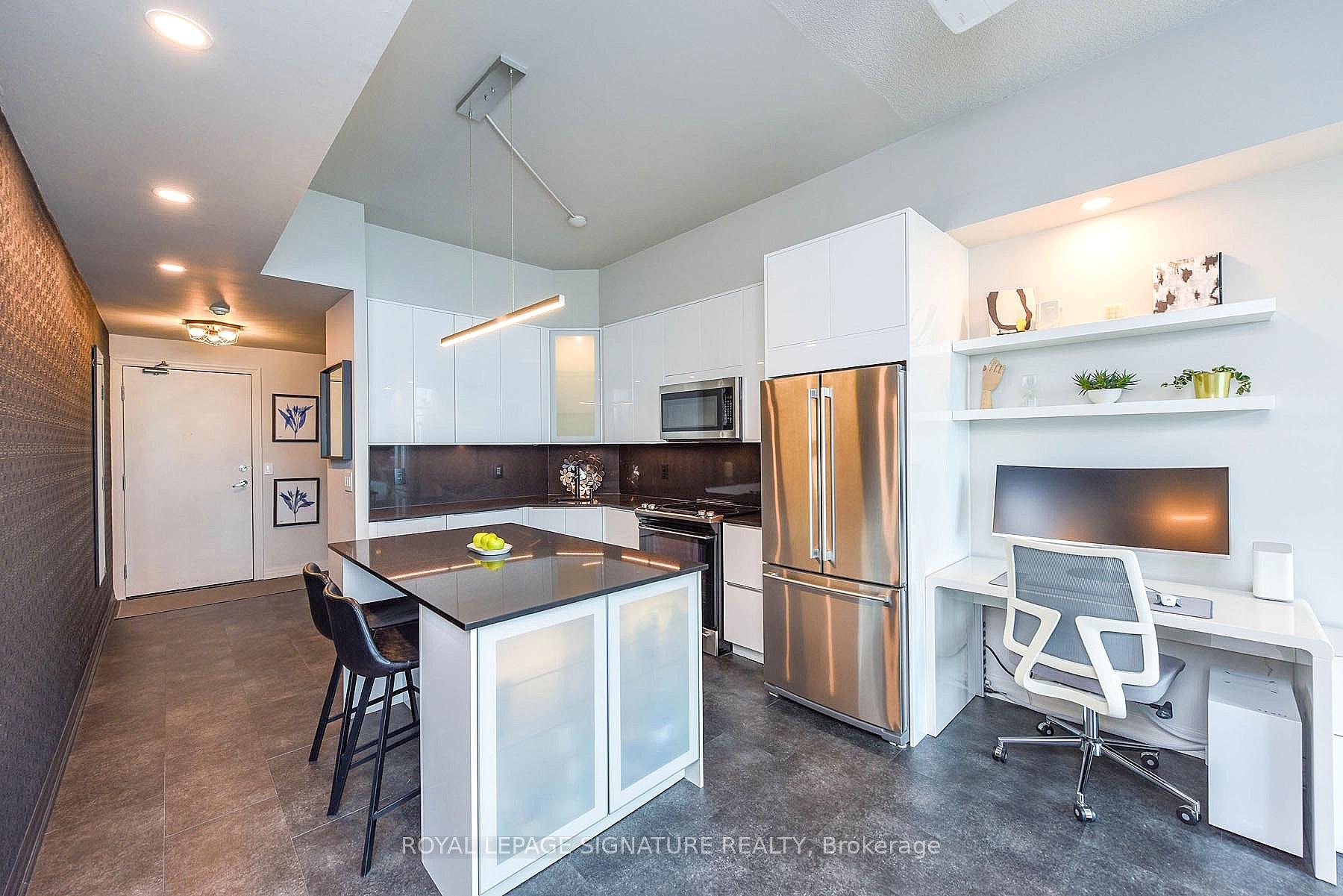 1 Bedroom Condo at 223 Webb,  Mississauga For sale