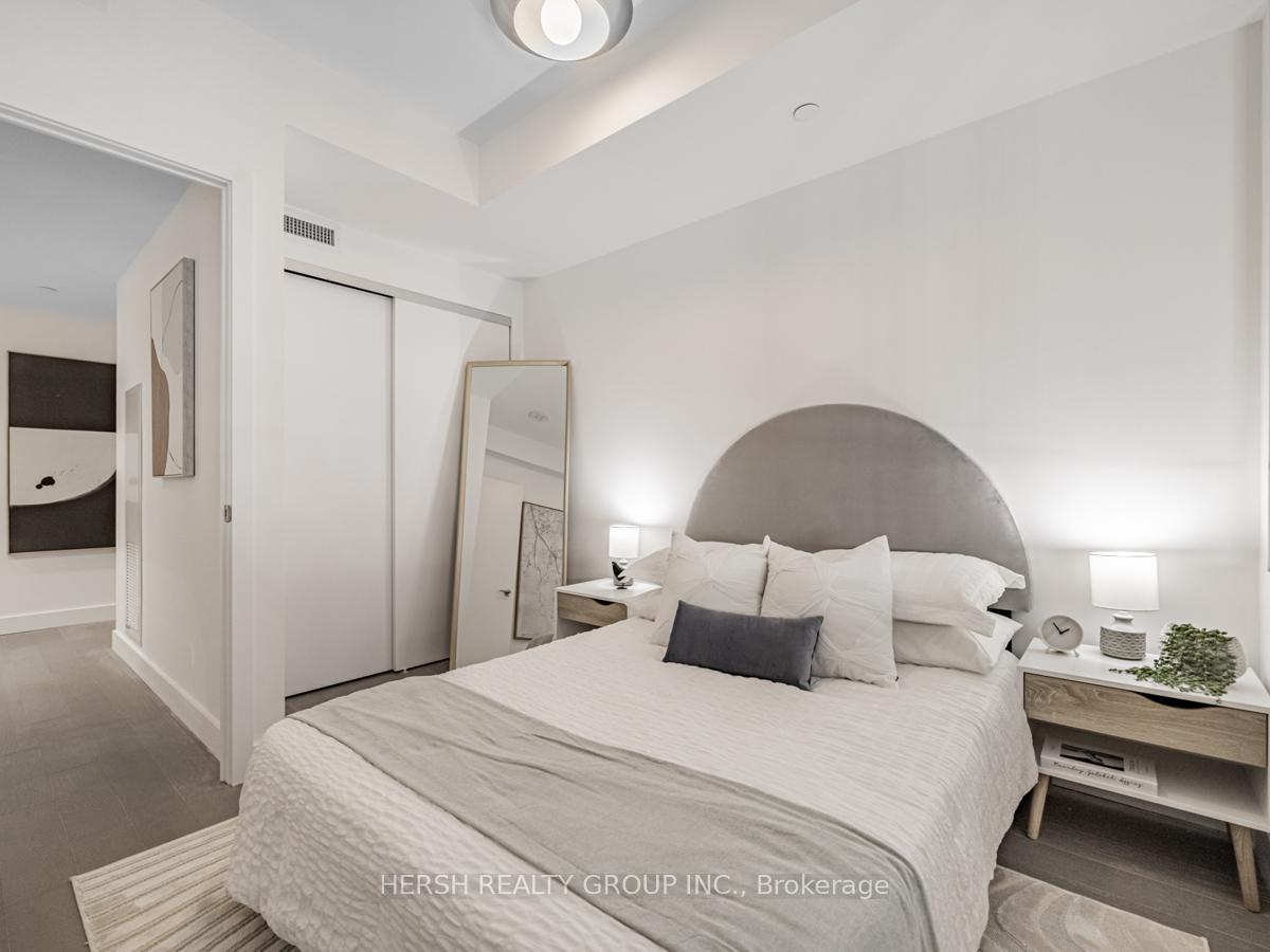 2 Bedrooms Condo at 160 Kingsway,  Toronto For sale