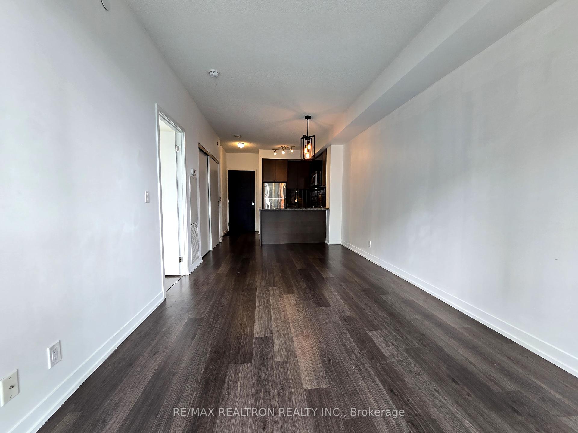 2 Bedrooms Condo at 89 Dunfield,  Toronto For sale