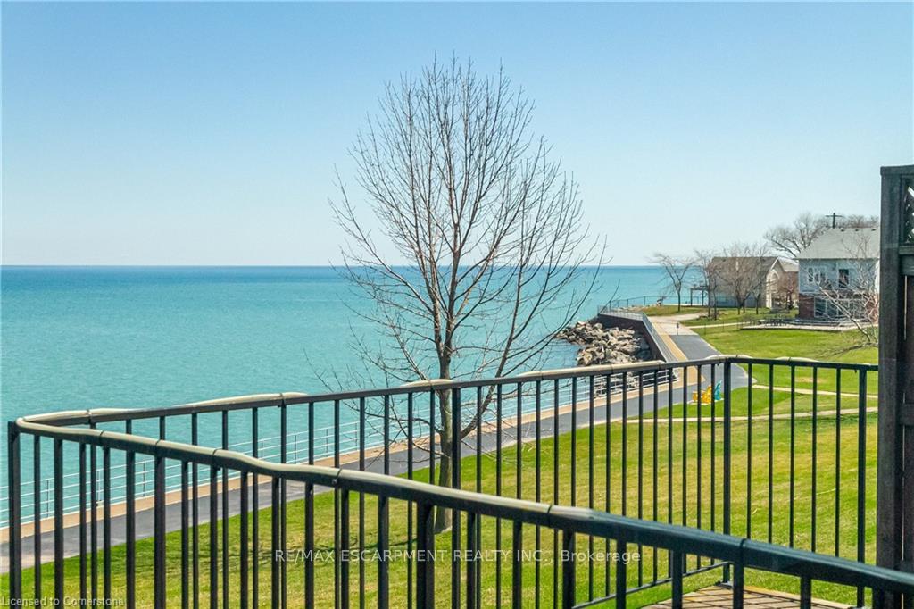 2 Bedrooms Condo at 515 North Service,  Hamilton For sale