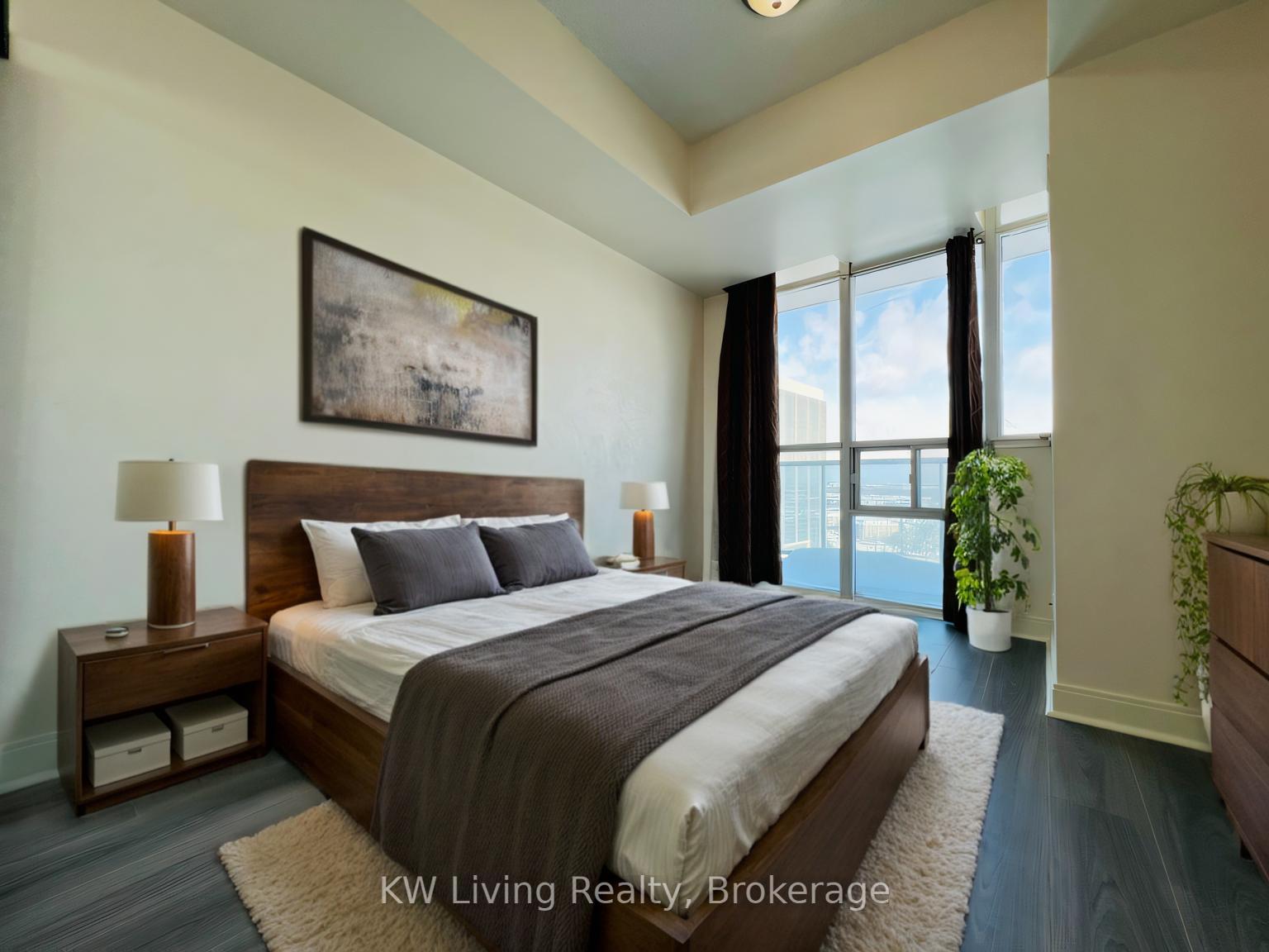 2 Bedrooms Condo at 80 Absolute,  Mississauga For sale