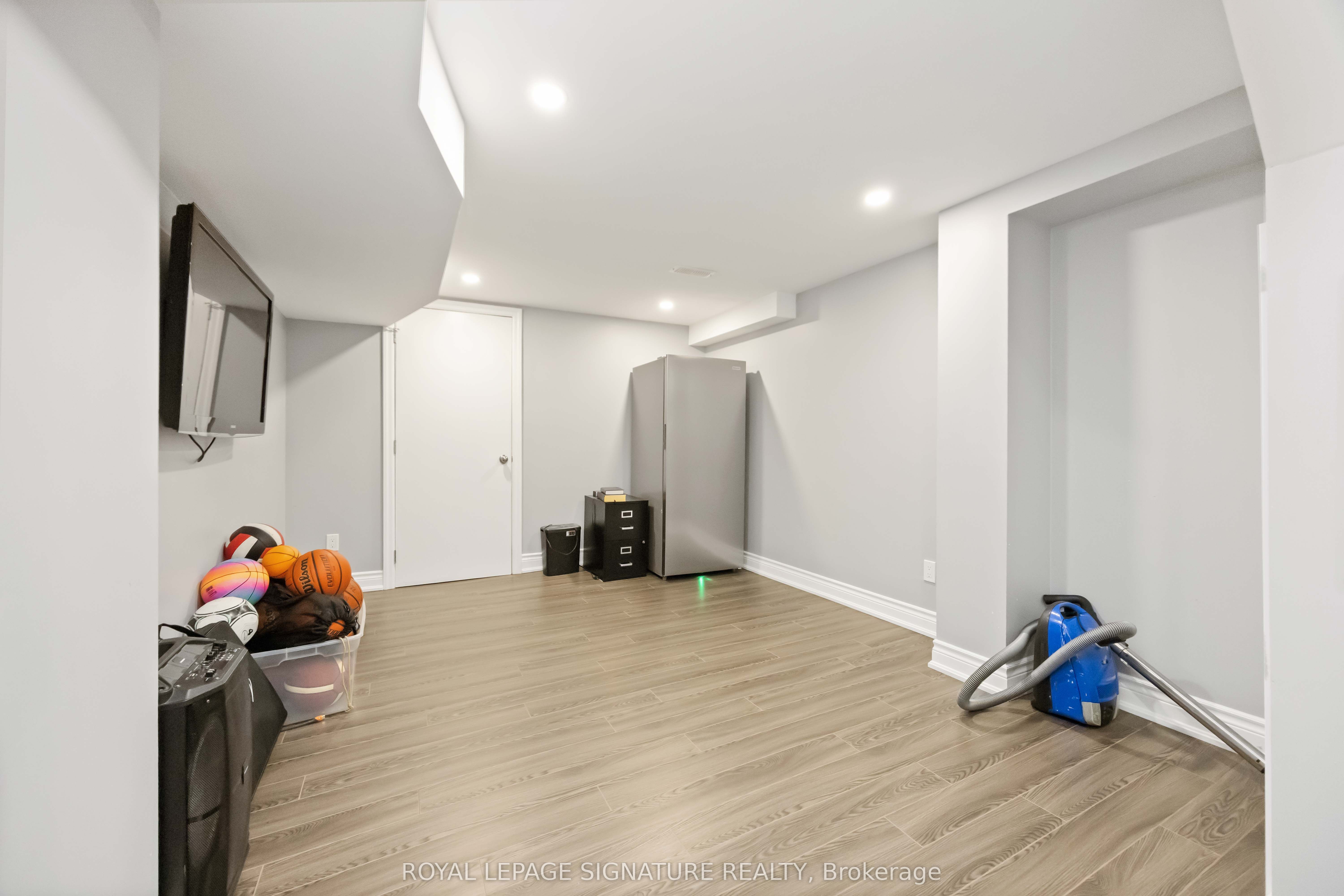 99 Card Lumber Crescent, Vaughan, ON L4H 3Z1