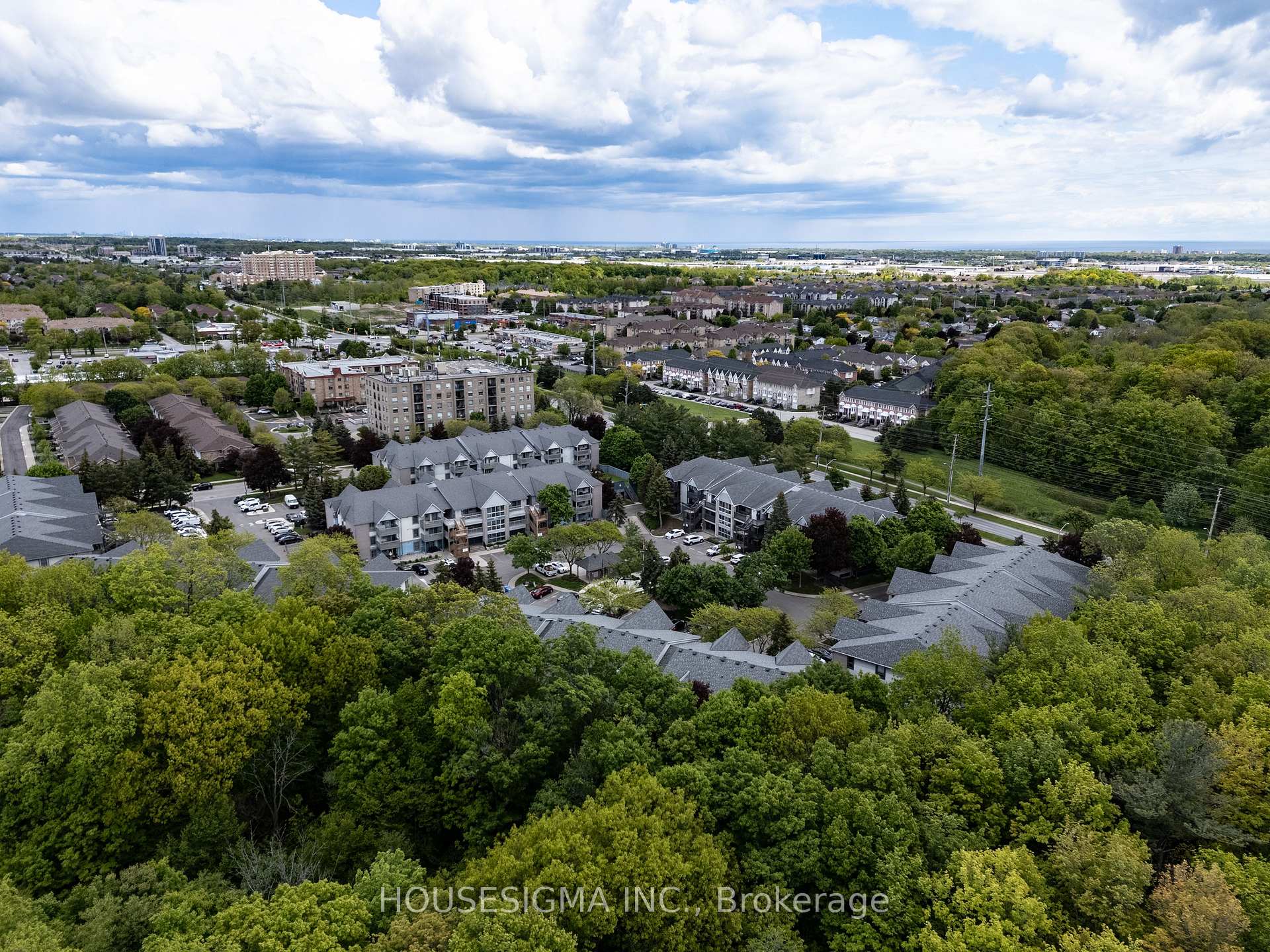 2 Bedrooms Condo at 2010 Cleaver, Burlington For sale
