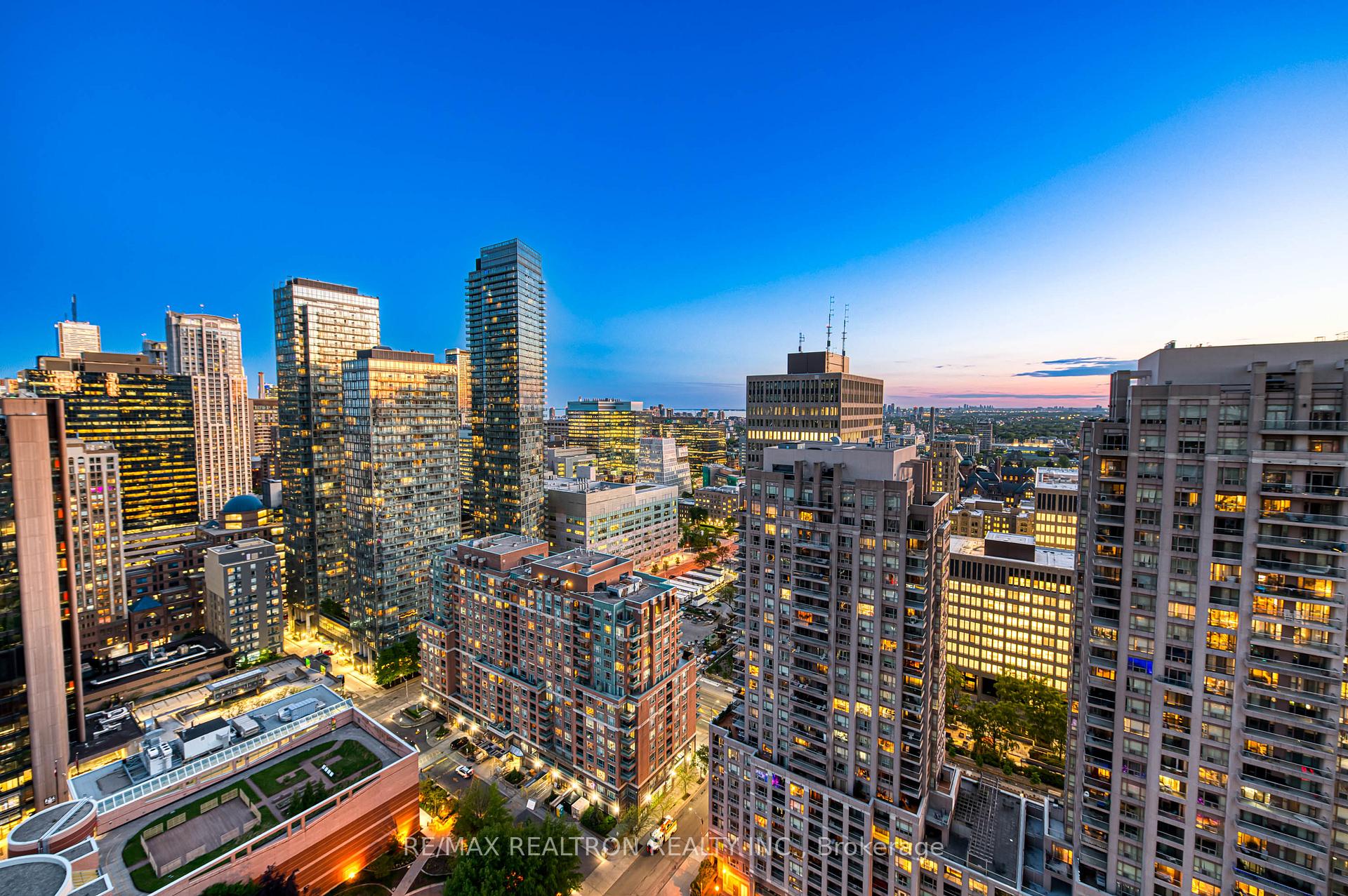 3 Bedrooms Condo at 11 Wellesley, Toronto For sale