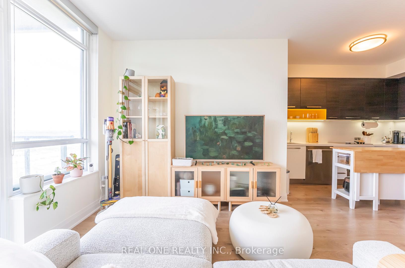1 Bedroom Condo at 36 Park Lawn, Toronto For sale