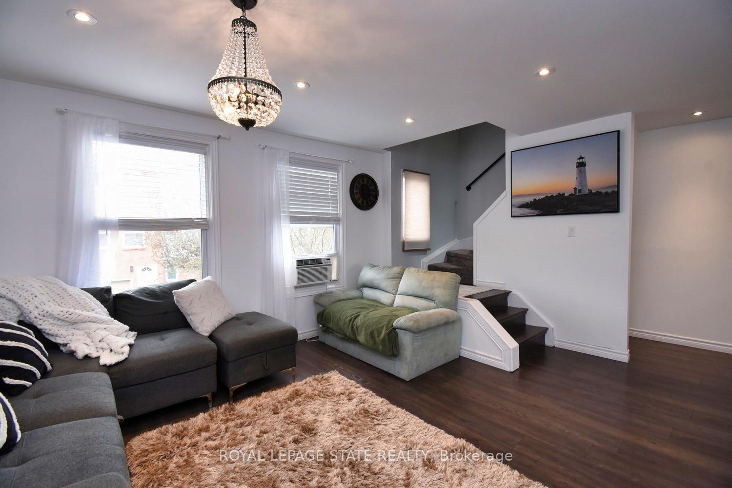 3 Bedrooms Condo at 1255 Upper Gage,  Hamilton For sale