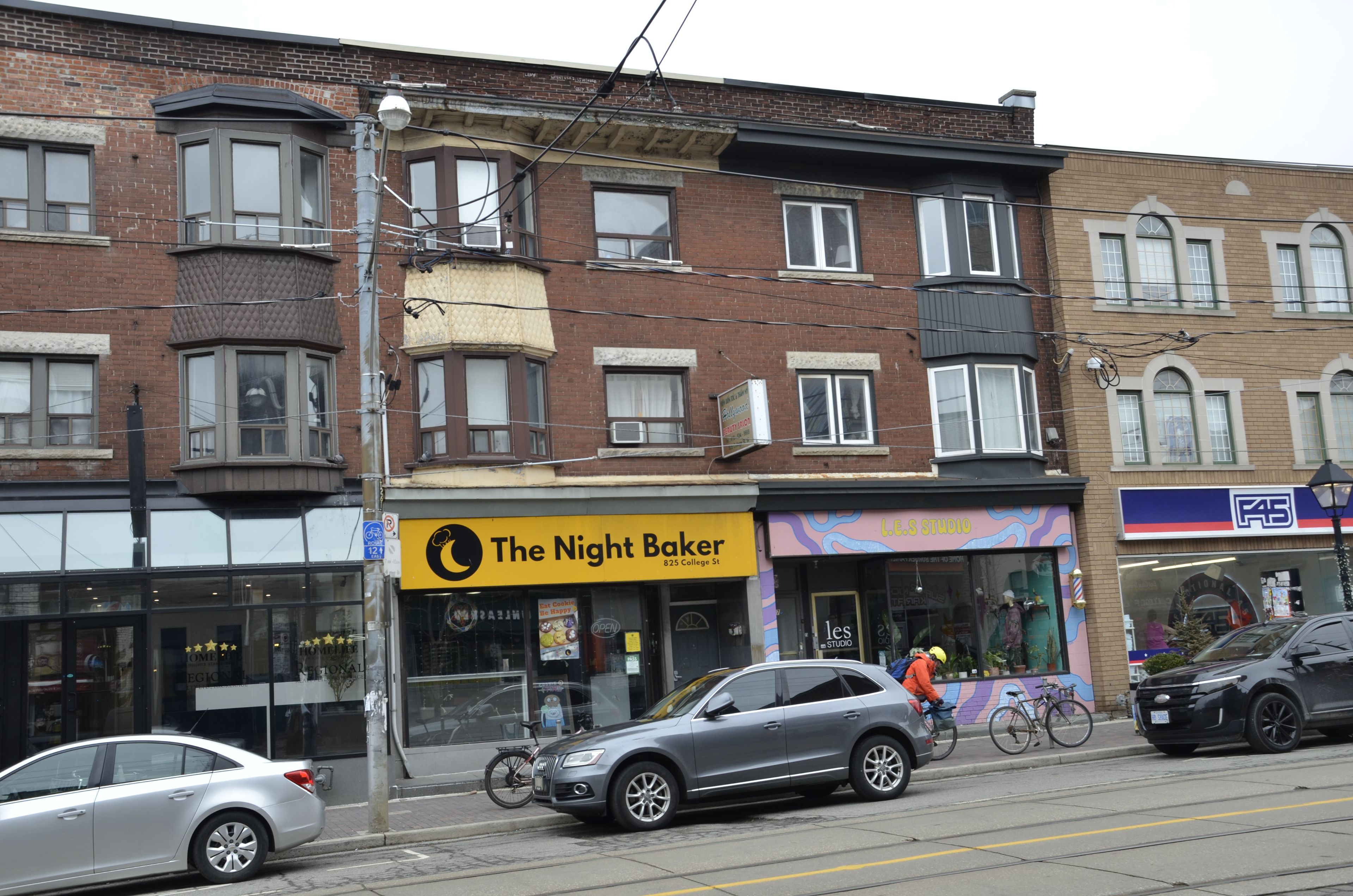 825 College Street Toronto C01 Ontario M6G 1C9