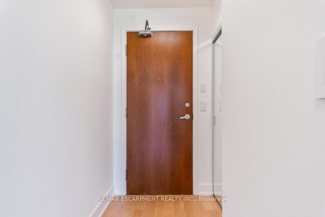 1 Bedroom Condo at 18 Kenaston, Toronto For sale