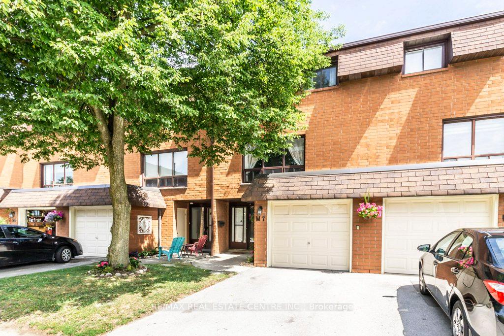 3 Bedrooms Condo at 444 Stone Church,  Hamilton For sale