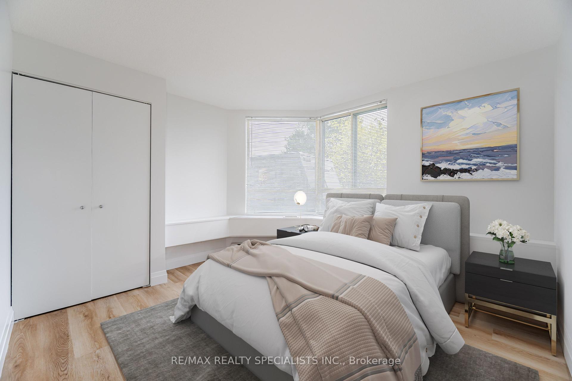 2 Bedrooms Condo at 61 Markbrook, Toronto For sale