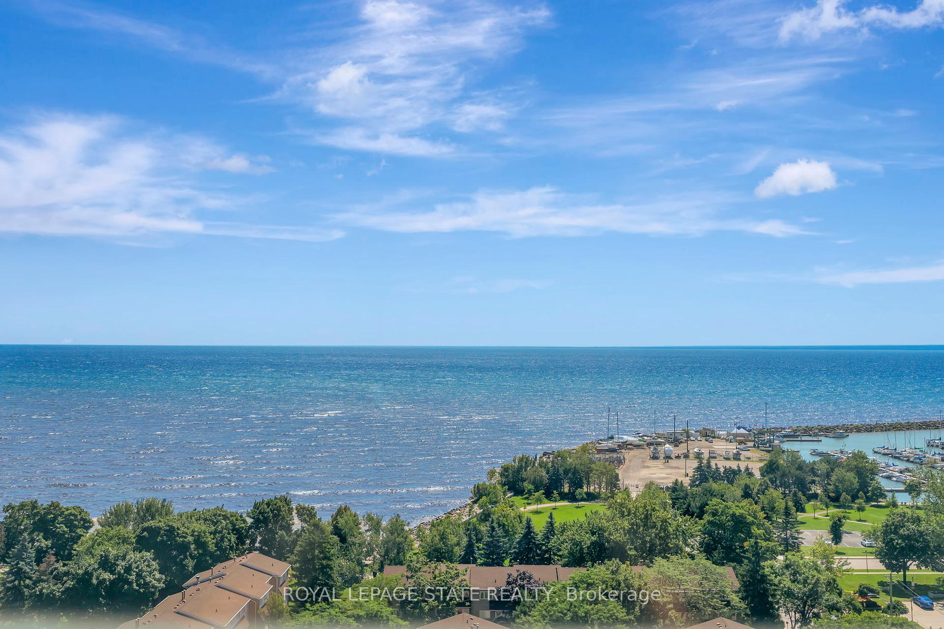 3 Bedrooms Condo at 2263 Marine, Oakville For sale