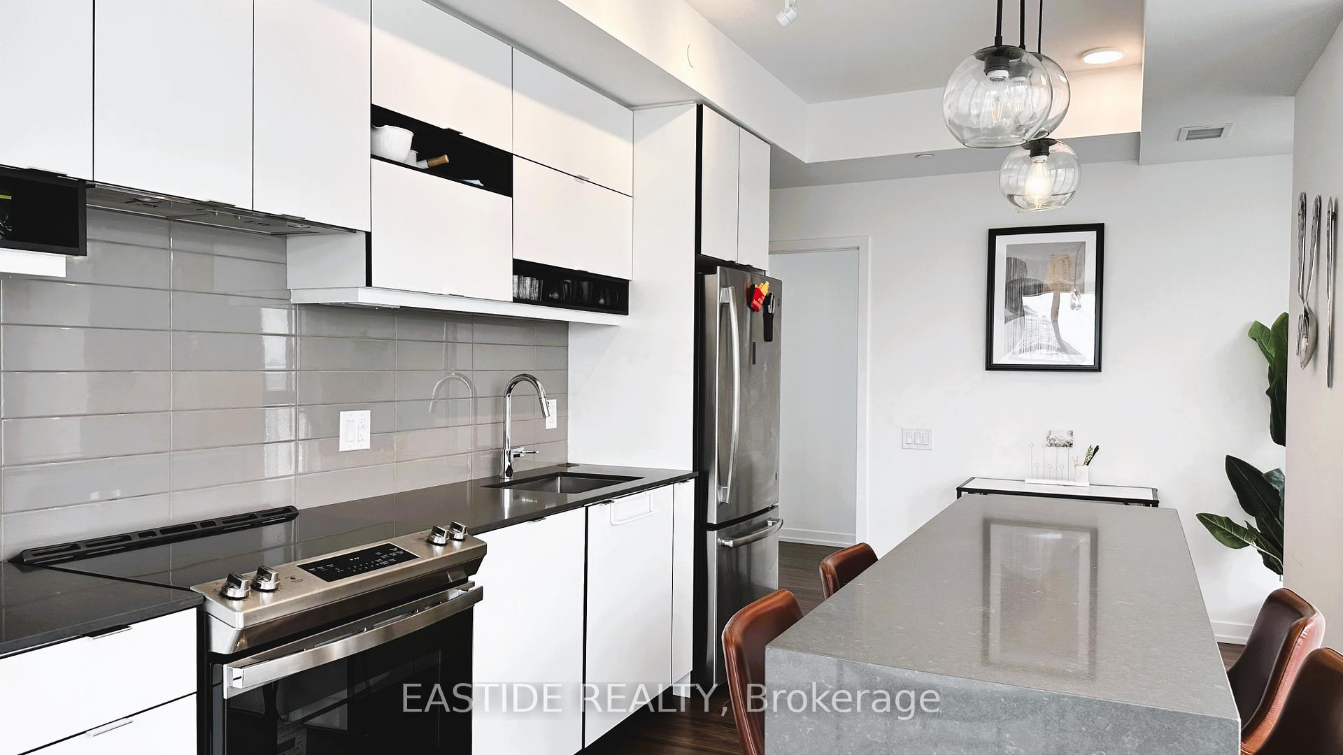 3 Bedrooms Condo at 4065 Confederation, Mississauga For sale