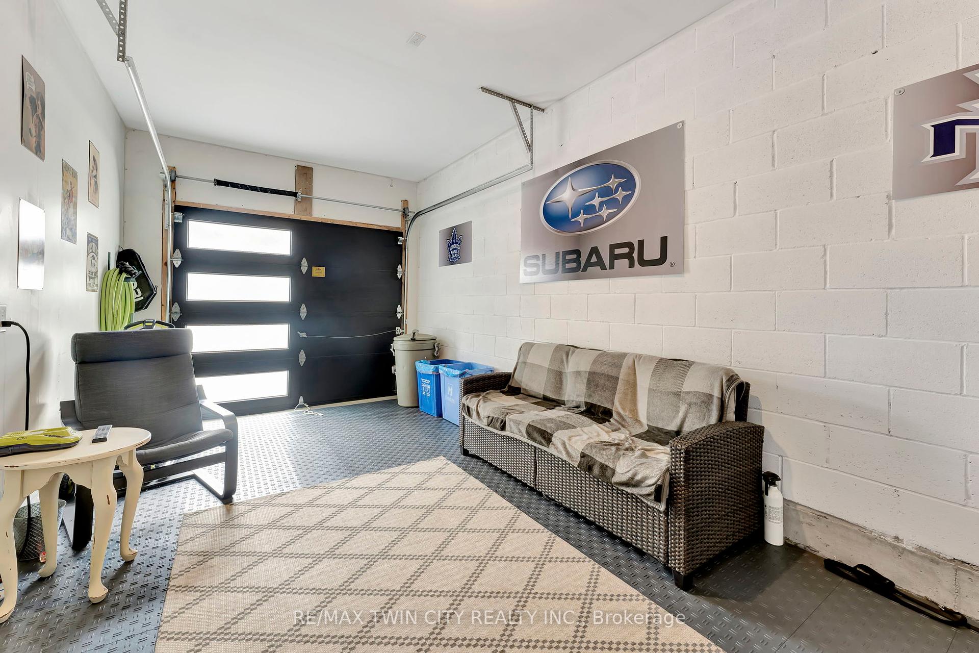 3 Bedrooms Condo at 4 Southam, Hamilton For sale