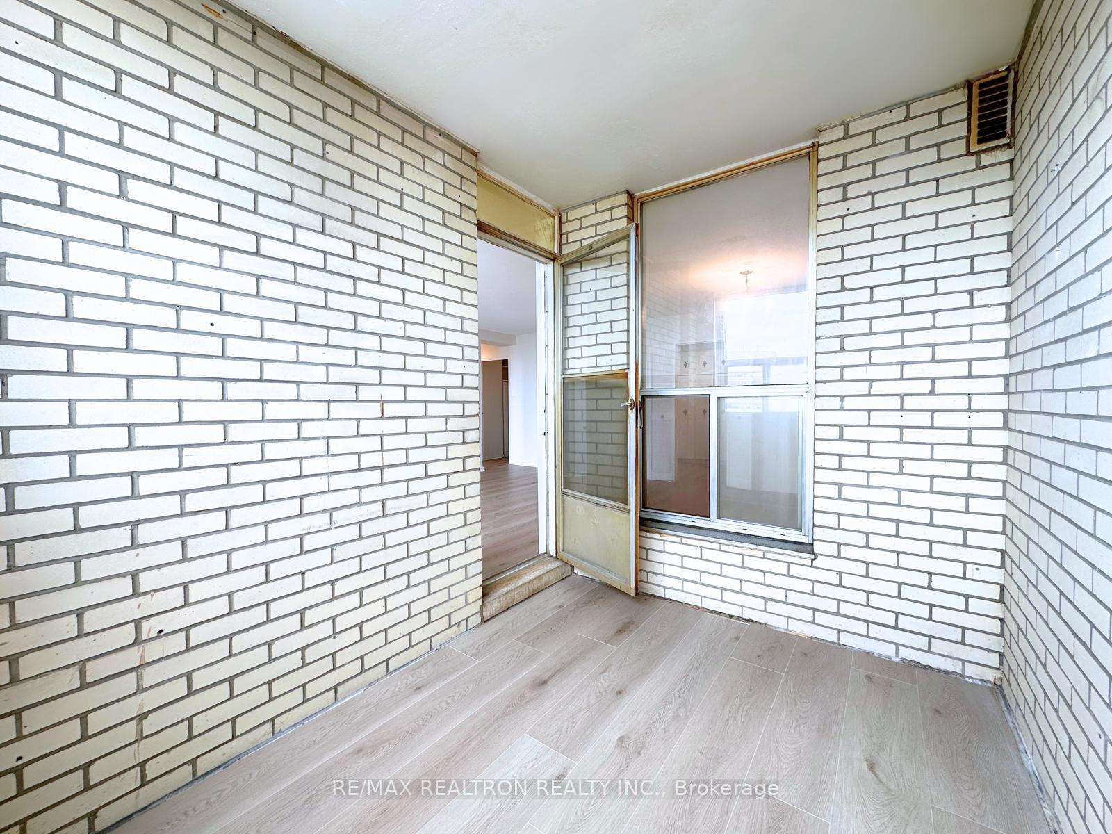 3 Bedrooms Condo at 130 Neptune, Toronto For sale