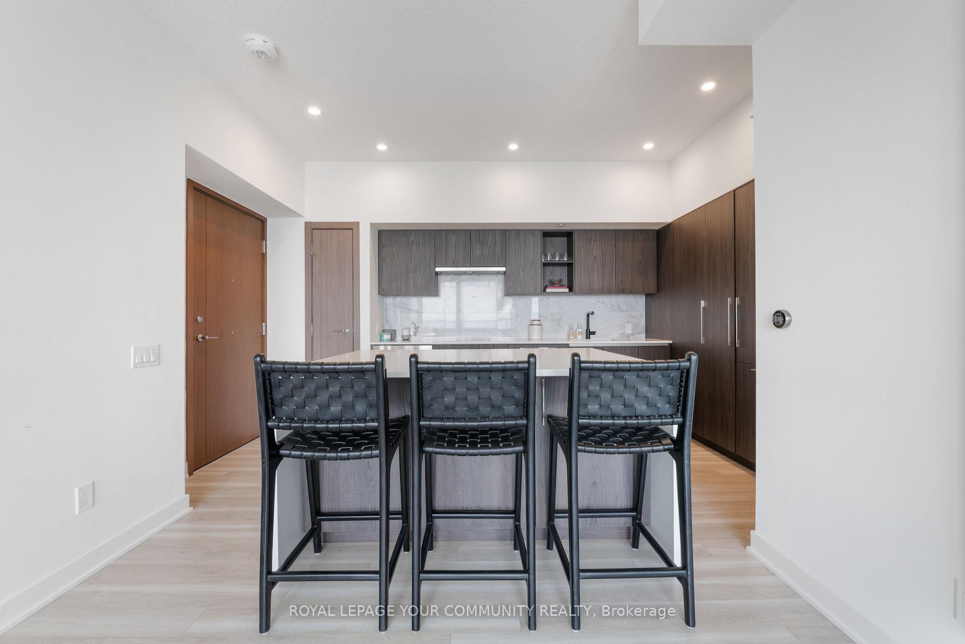 3 Bedrooms Condo at 17 Bathurst, Toronto For sale