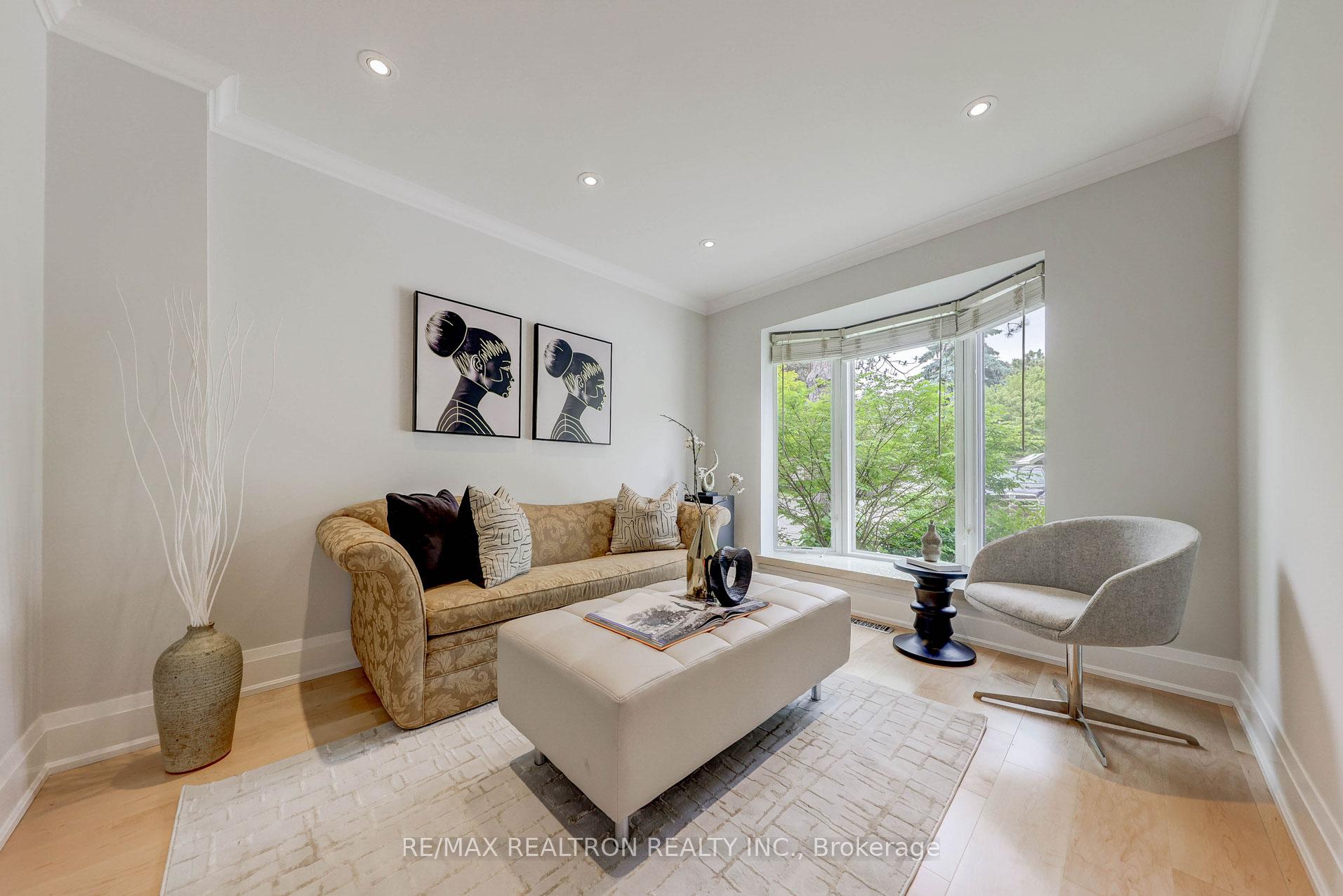5 Bedrooms Condo at 14 Anvil Millway, Toronto For sale
