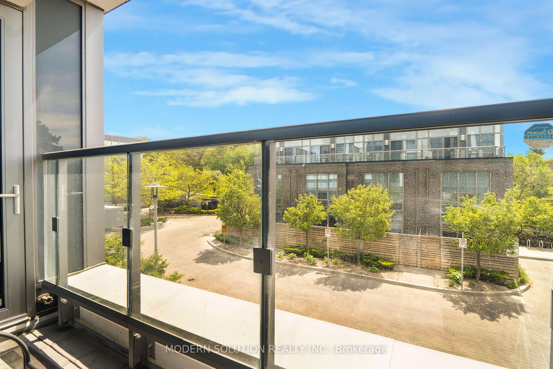 2 Bedrooms Condo at 18 Graydon Hall, Toronto For sale
