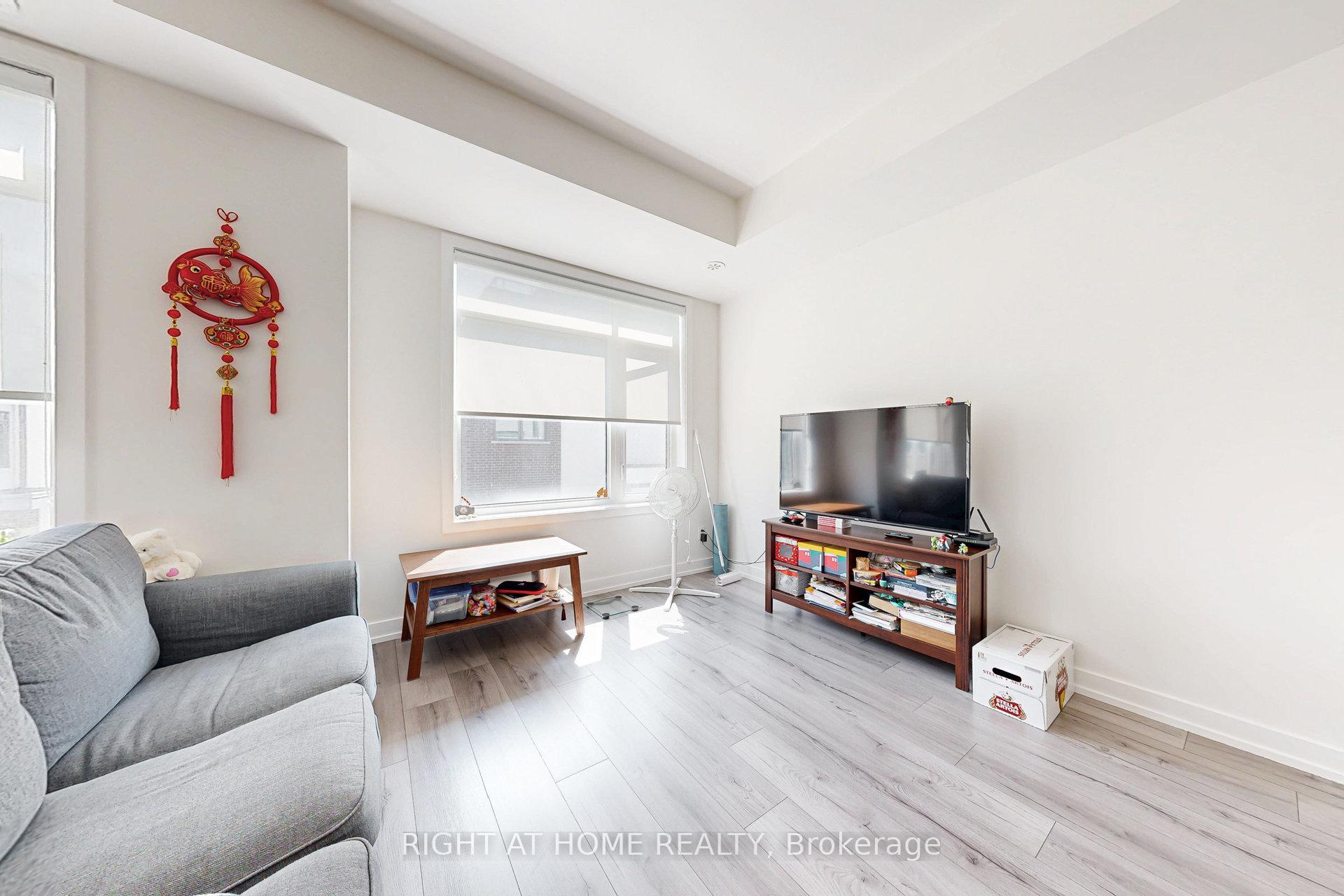 2 Bedrooms Condo at 3058 Sixth, Oakville For sale