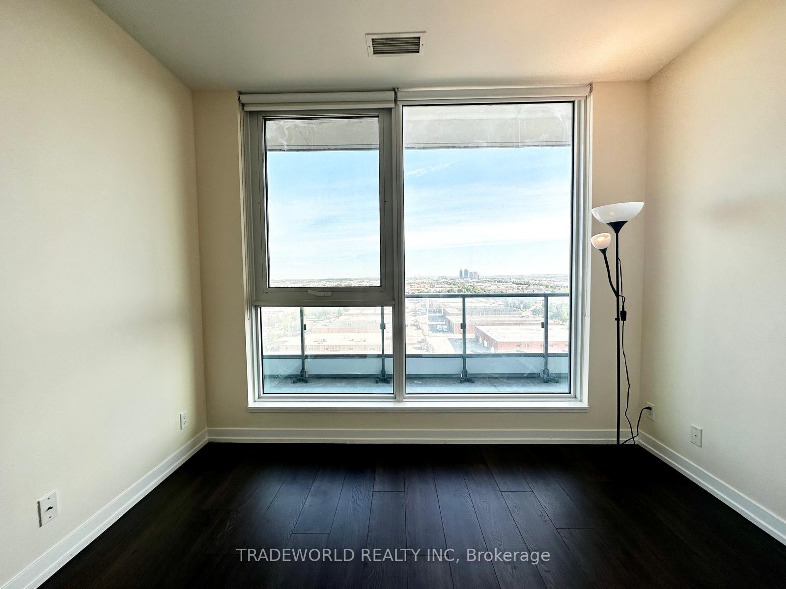 3 Bedrooms Condo at 898 Portage, Vaughan For sale