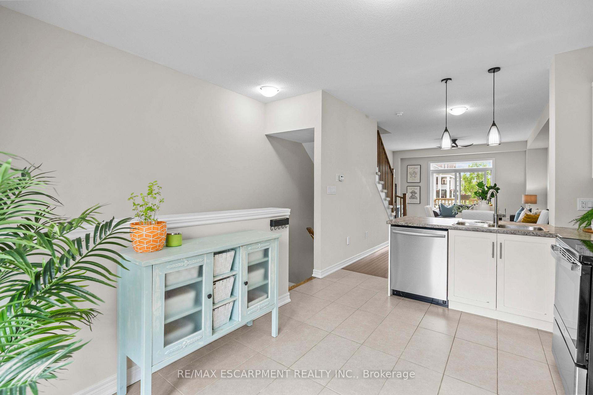 3 Bedrooms Condo at 215 Dundas, Hamilton For sale