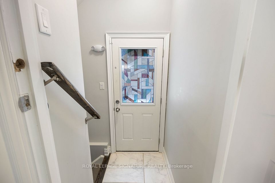https://trreb-image.ampre.ca/6criexIG-9FPZVgFZ4udq7HRRrIlDbjurkFs_55oNJg/rs:fit:960:960/wm:.5:so:0:50:.4/wmsh:10/wmt:PHNwYW4gZm9yZWdyb3VuZD0nd2hpdGUnIGZvbnQ9JzY4Jz5ST1lBTCBMRVBBR0UgU0lHTkFUVVJFIFJFQUxUWSwgQnJva2VyYWdlPC9zcGFuPg/L3RycmViL2xpc3RpbmdzLzQwLzY0LzkxLzQwL3AvYzAxODExYTEtZTc4Ni00OTlkLTg4ZGQtNjk0NmRiMmZmNmQ3LmpwZw.jpg