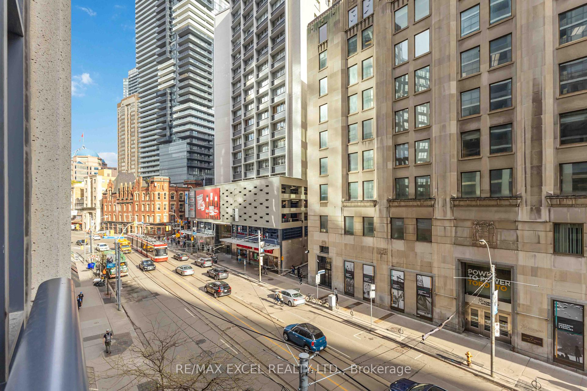 2 Bedrooms Condo at 21 Carlton, Toronto For sale