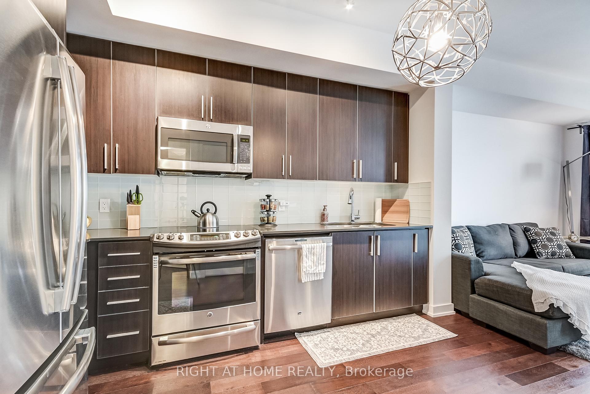2 Bedrooms Condo at 2212 Lake Shore, Toronto For sale