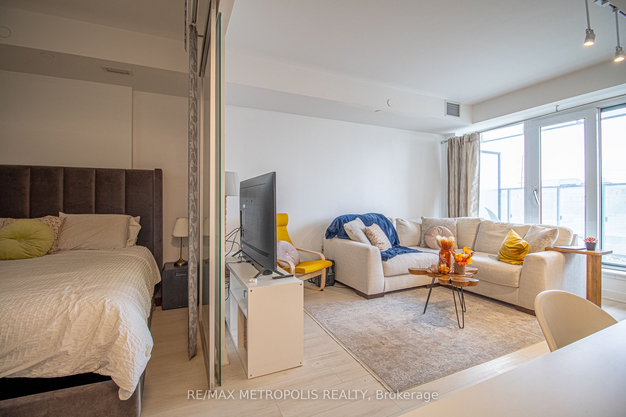3900 Confederation Parkway, #216