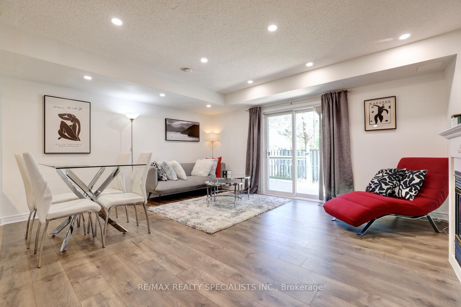 4 Bedrooms Condo at 1128 Dundas, Mississauga For sale
