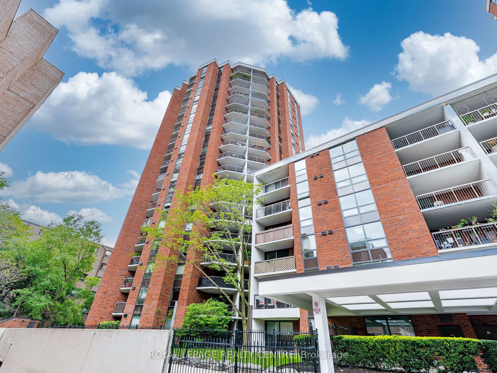 1 Bedroom Condo at 77 Maitland, Toronto For sale
