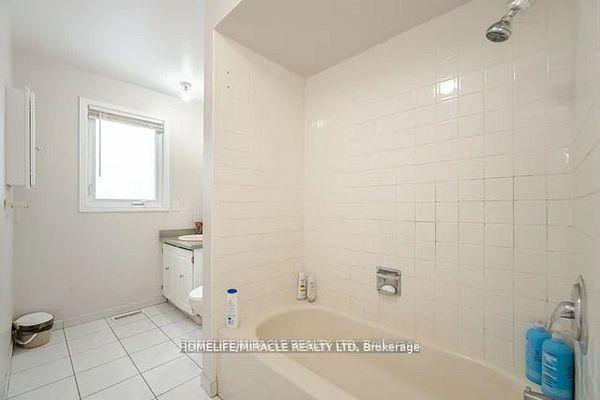 4 Bedrooms Condo at 7080 Copenhagen, Mississauga For sale