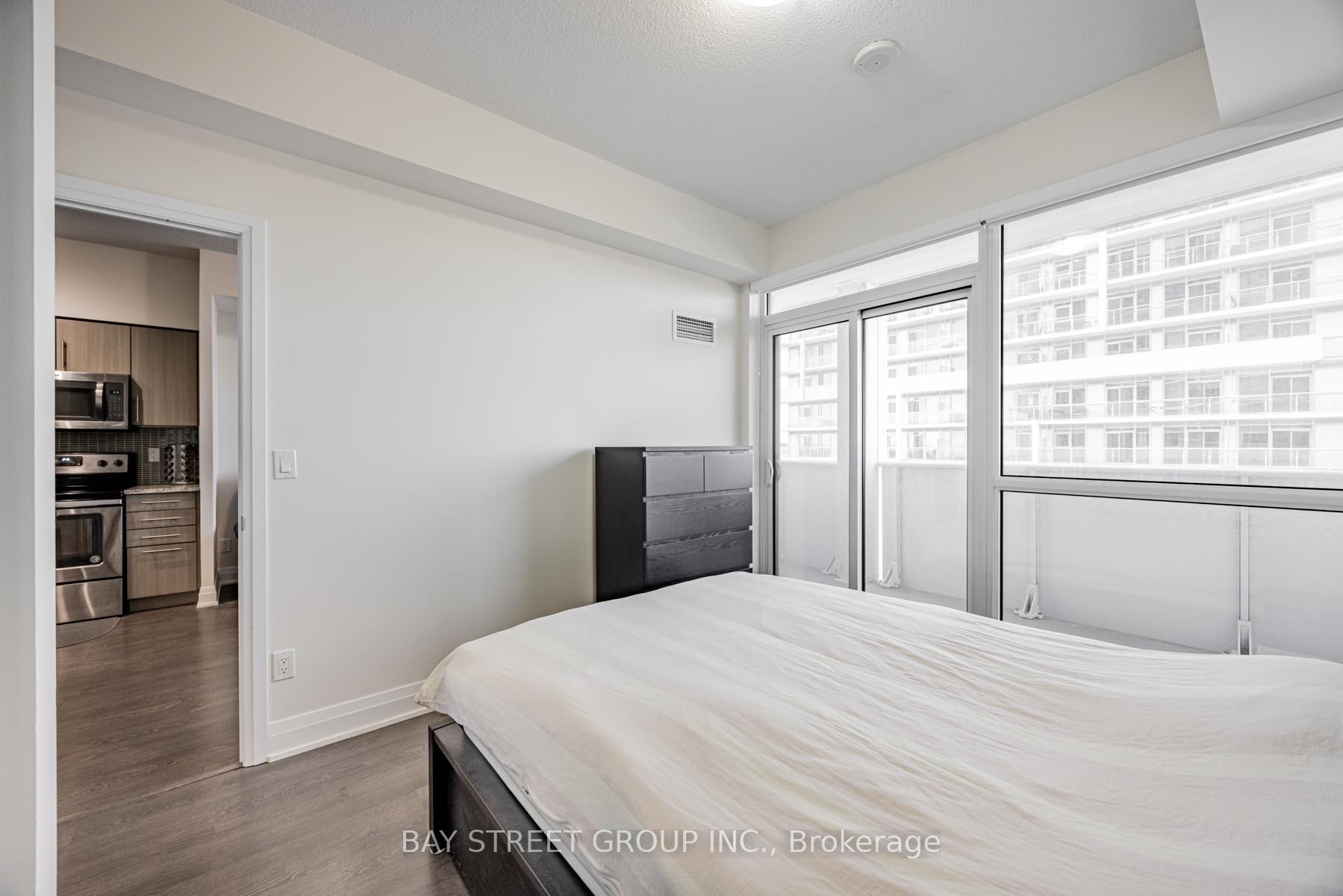 2 Bedrooms Condo at 55 Speers, Oakville For sale
