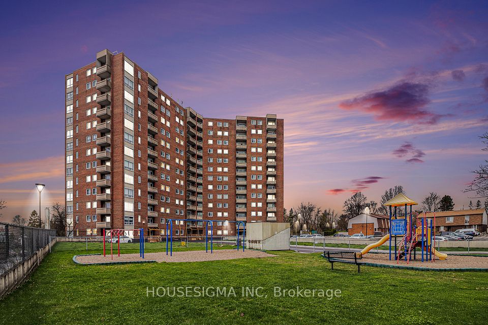 915 Elmsmere