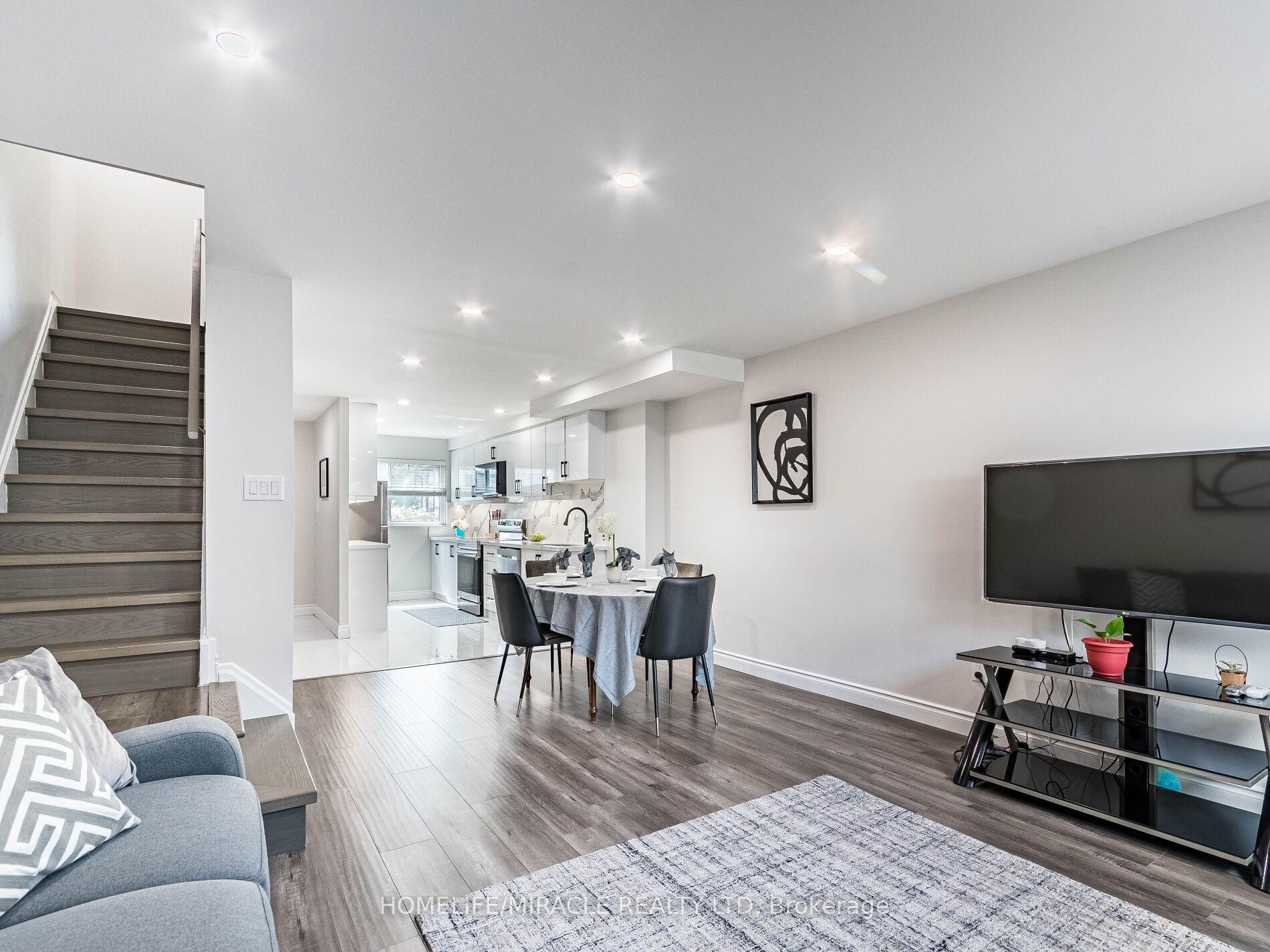 5 Bedrooms Condo at 180 Mississauga Valley, Mississauga For sale