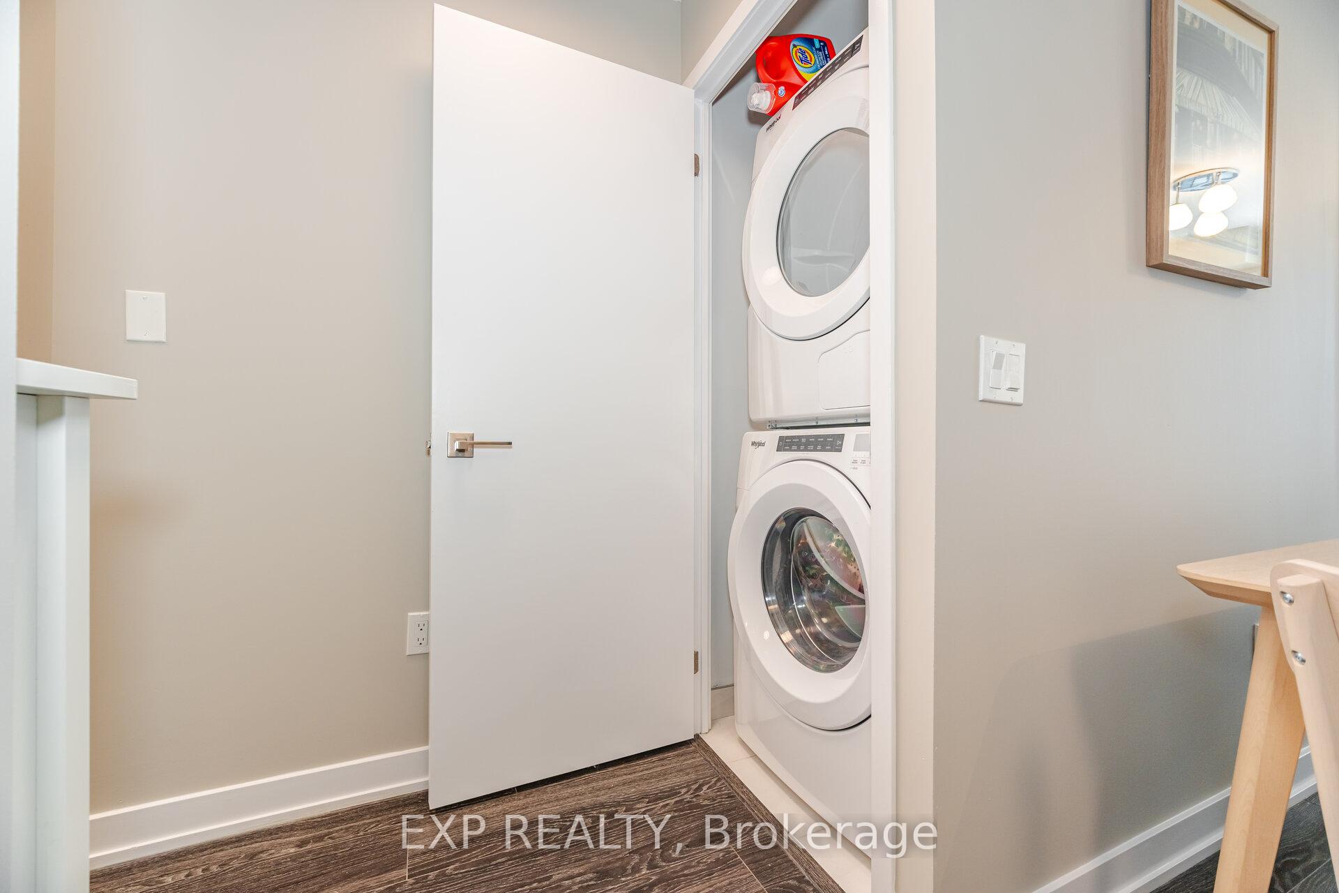 2 Bedrooms Condo at 4055 Parkside Village, Mississauga For sale