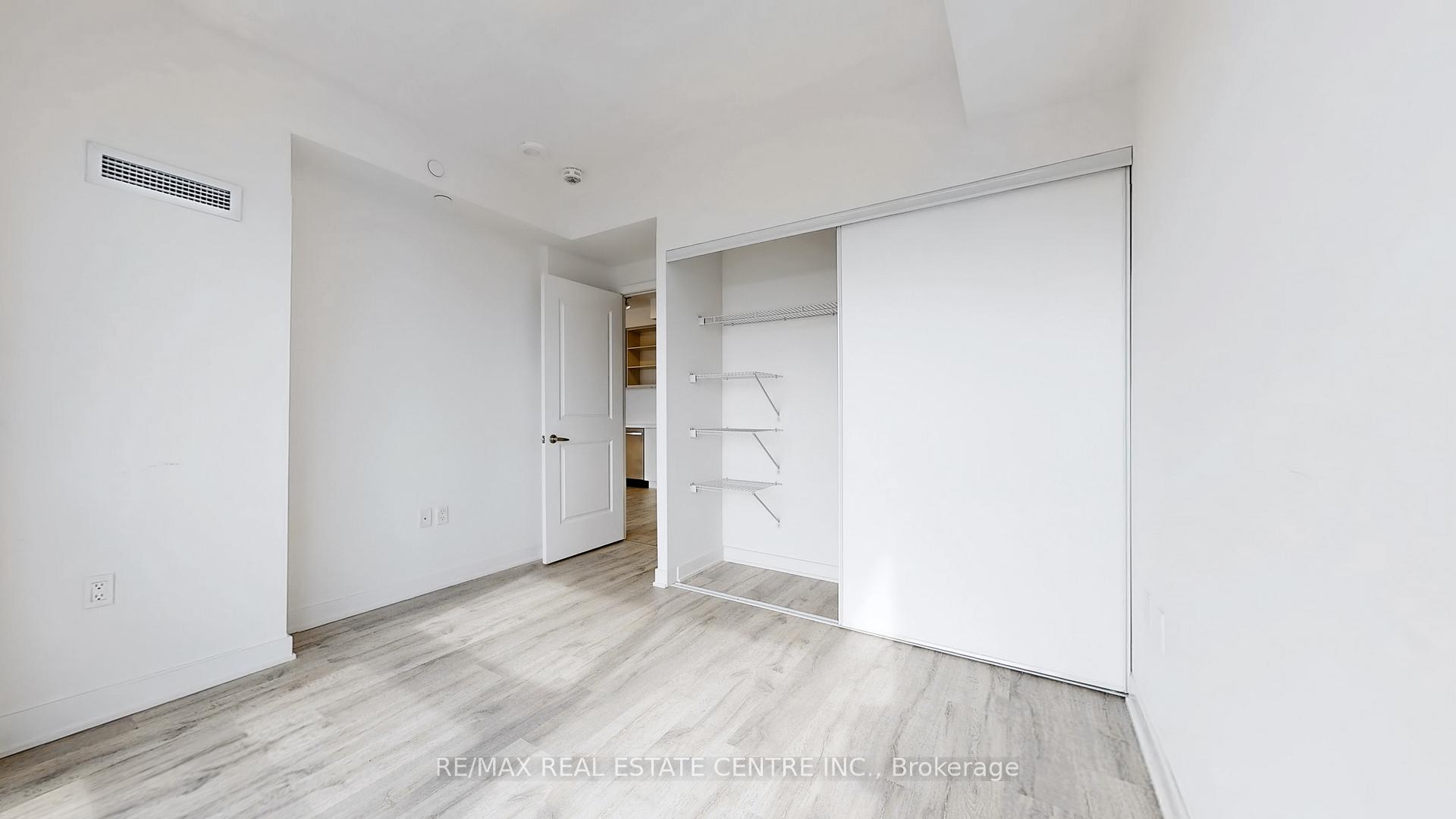 3 Bedrooms Condo at 4655 Metcalfe,  Mississauga For sale