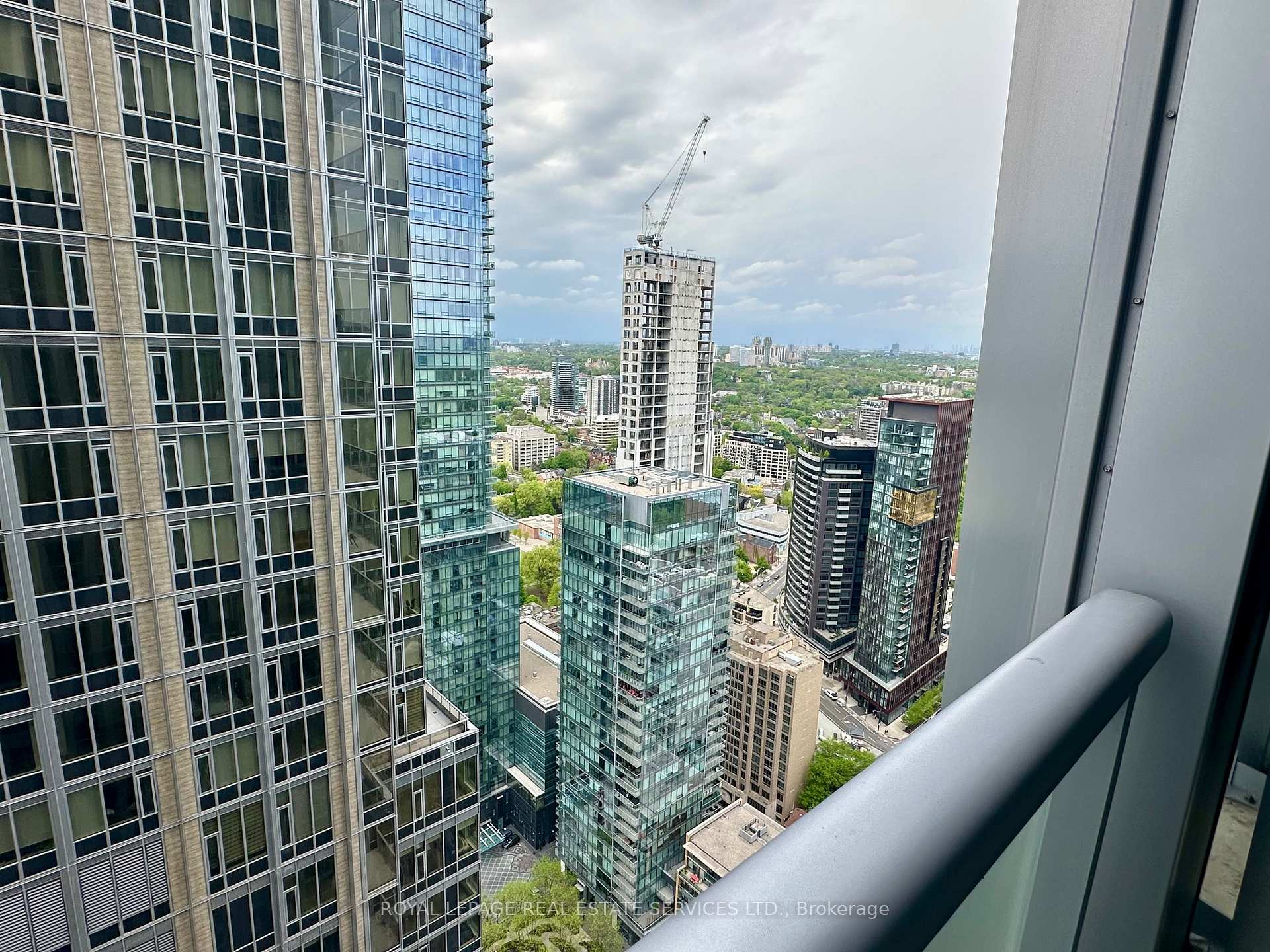 2 Bedrooms Condo at 1 Yorkville, Toronto For sale