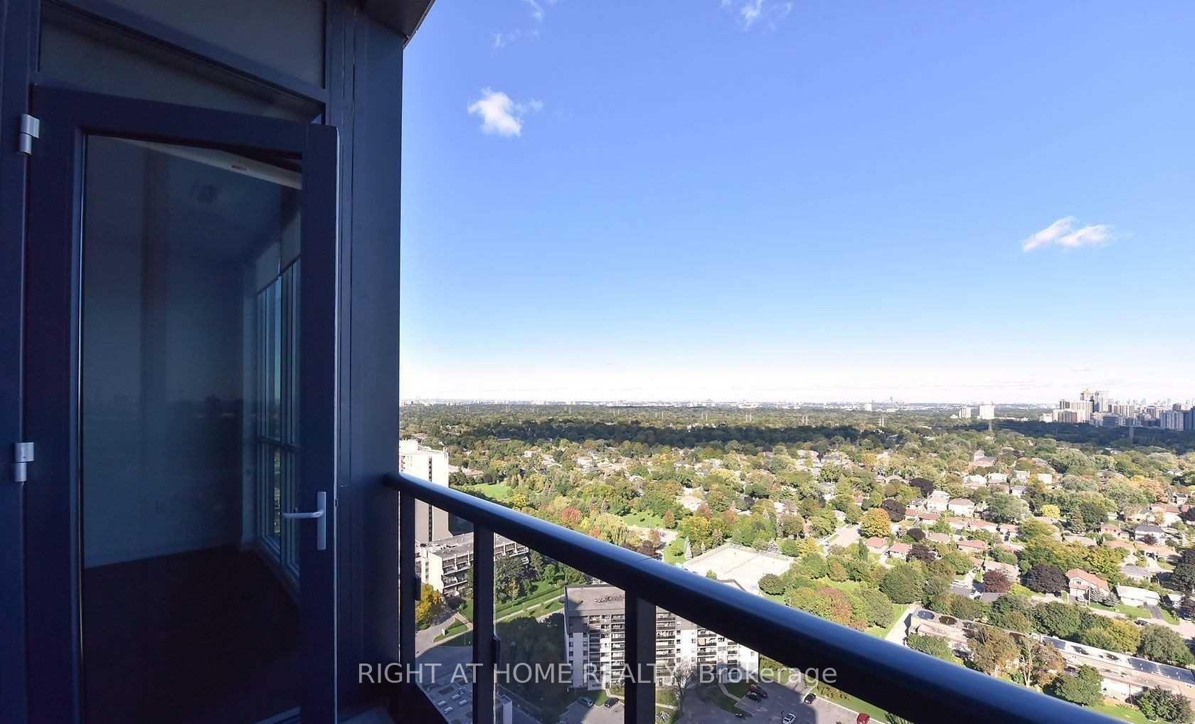 2 Bedrooms Condo at 9 Valhalla Inn, Toronto For sale
