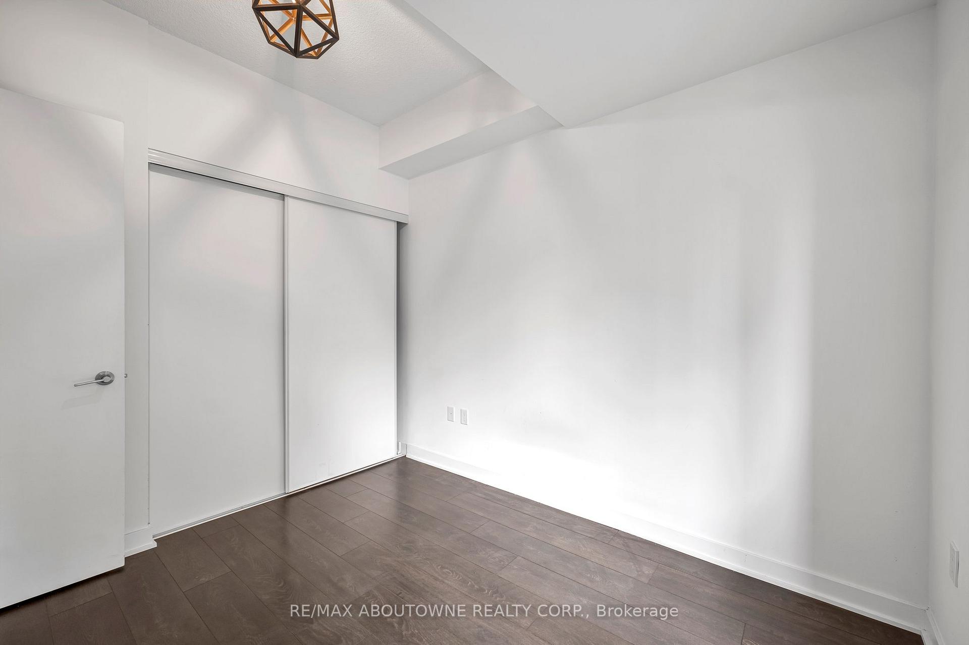 2 Bedrooms Condo at 115 Blue Jays, Toronto For sale