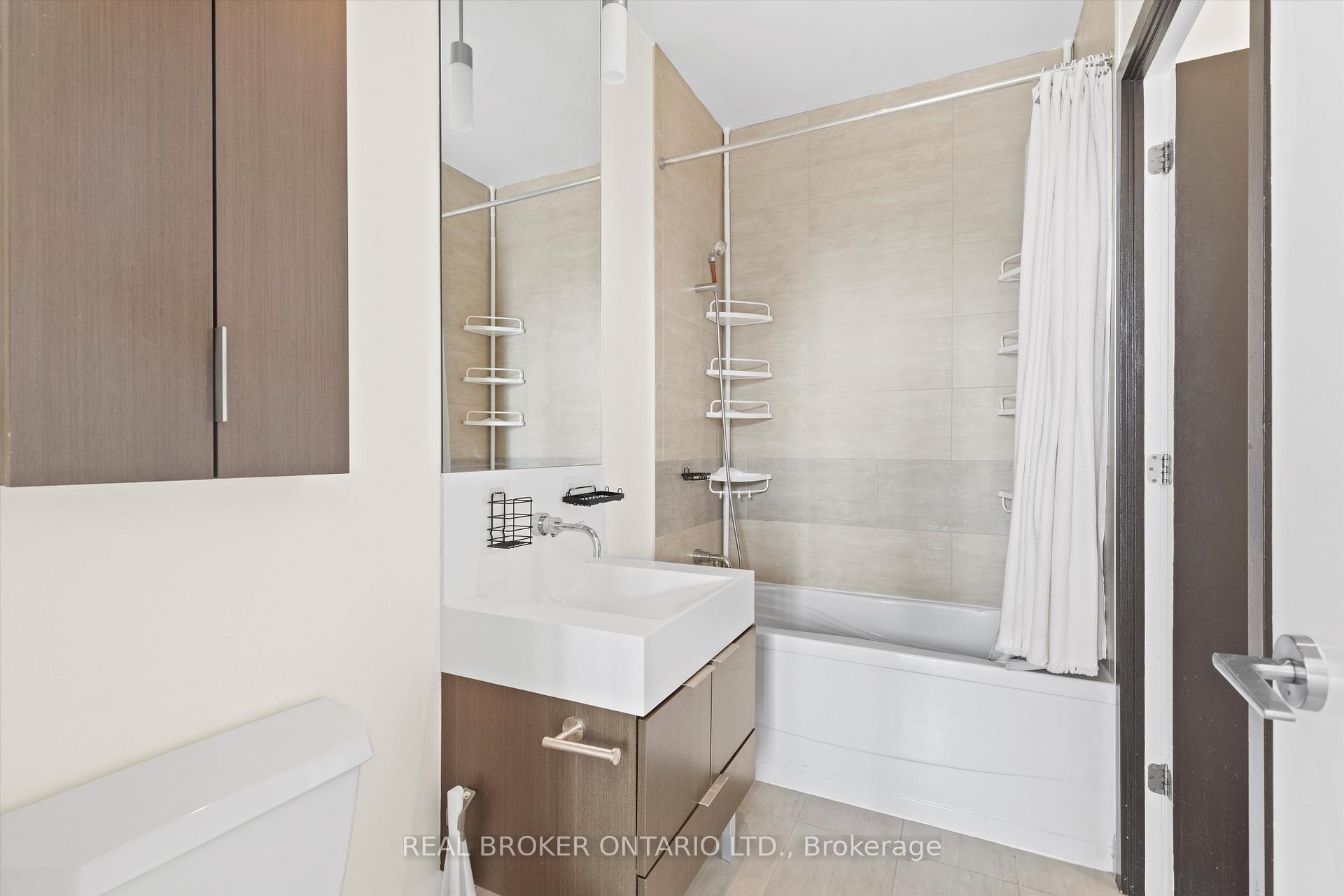 1 Bedroom Condo at 110 Charles, Toronto For sale