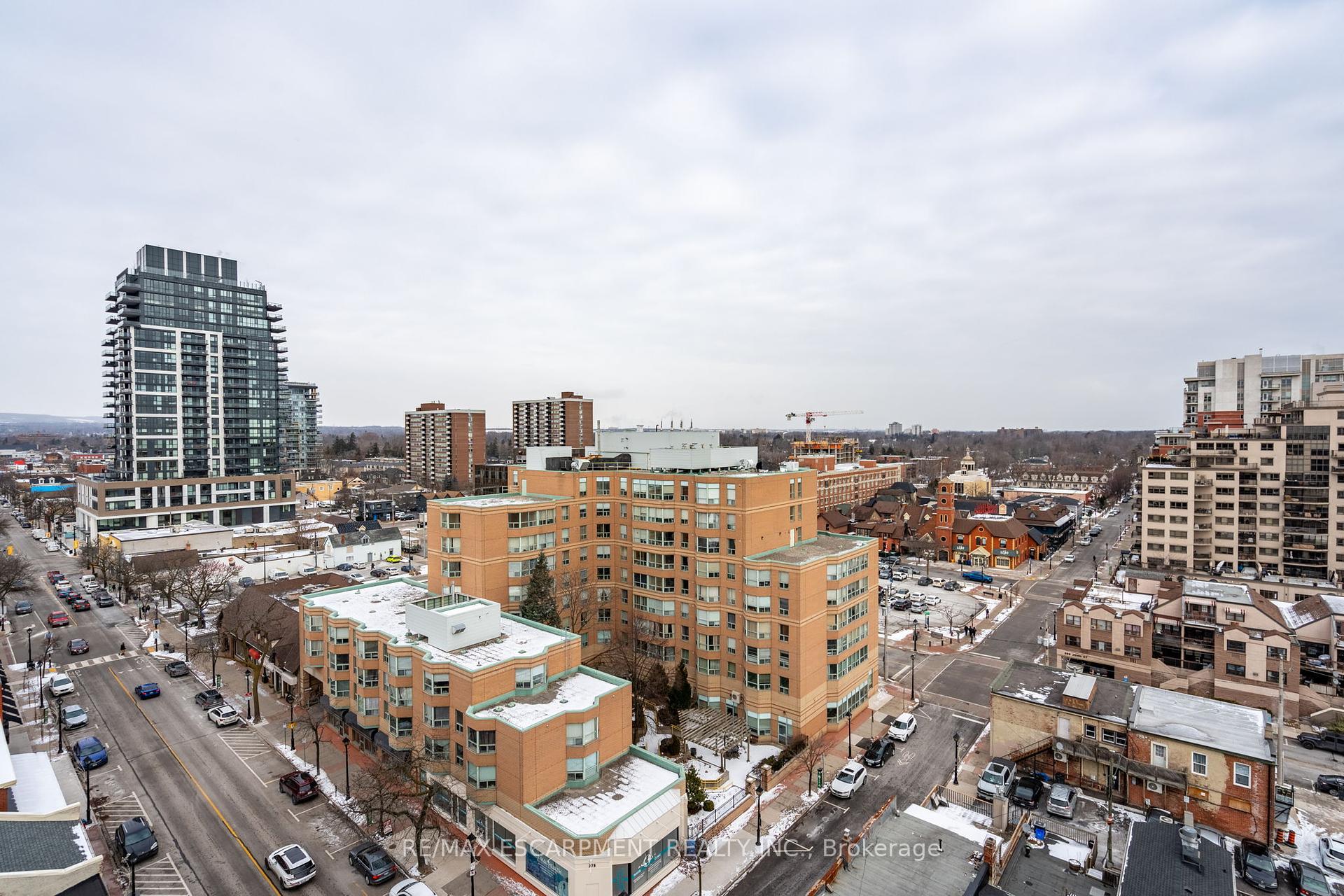 2 Bedrooms Condo at 1477 Lakeshore, Burlington For sale