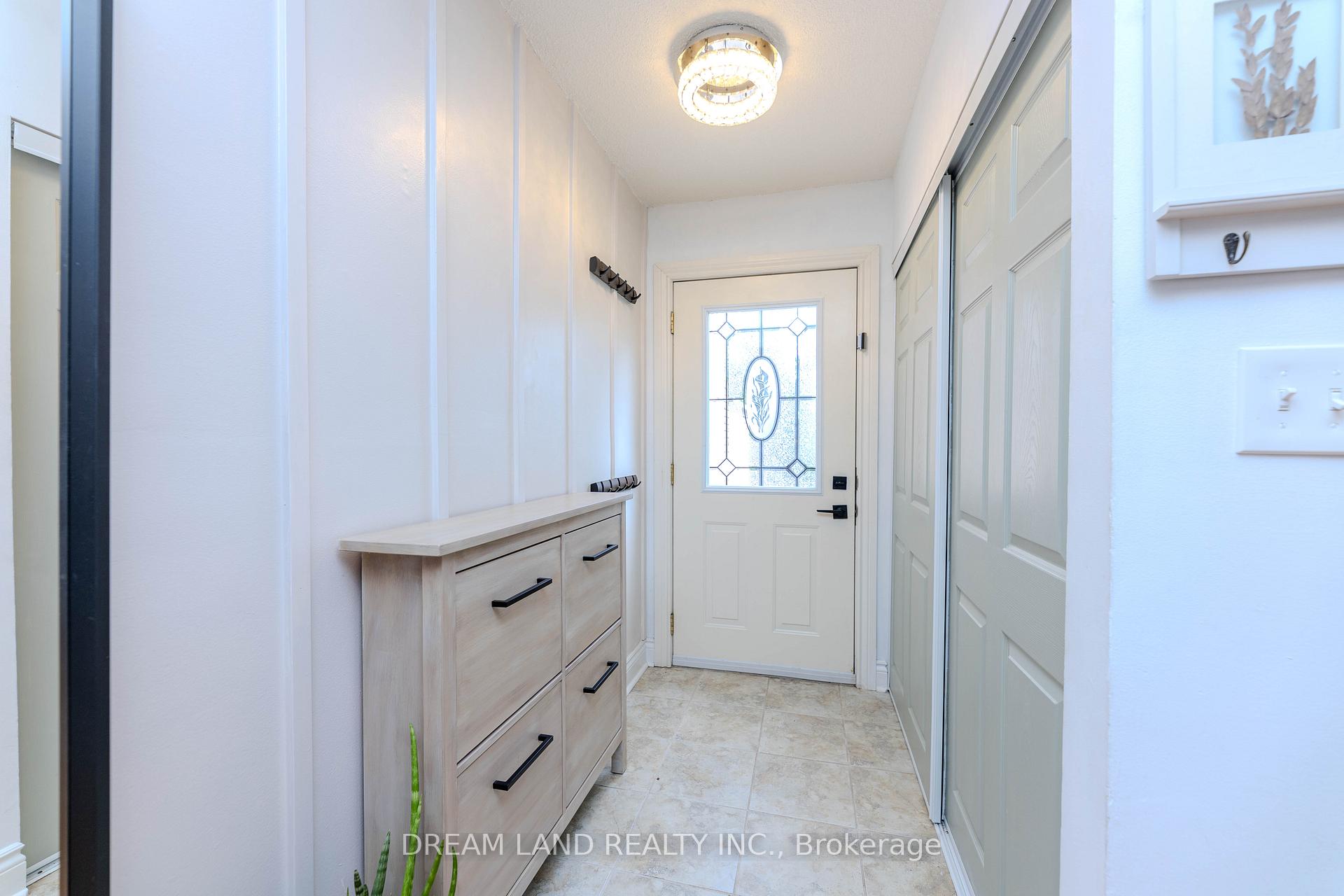 3 Bedrooms Condo at 653 Francis,  Burlington For sale