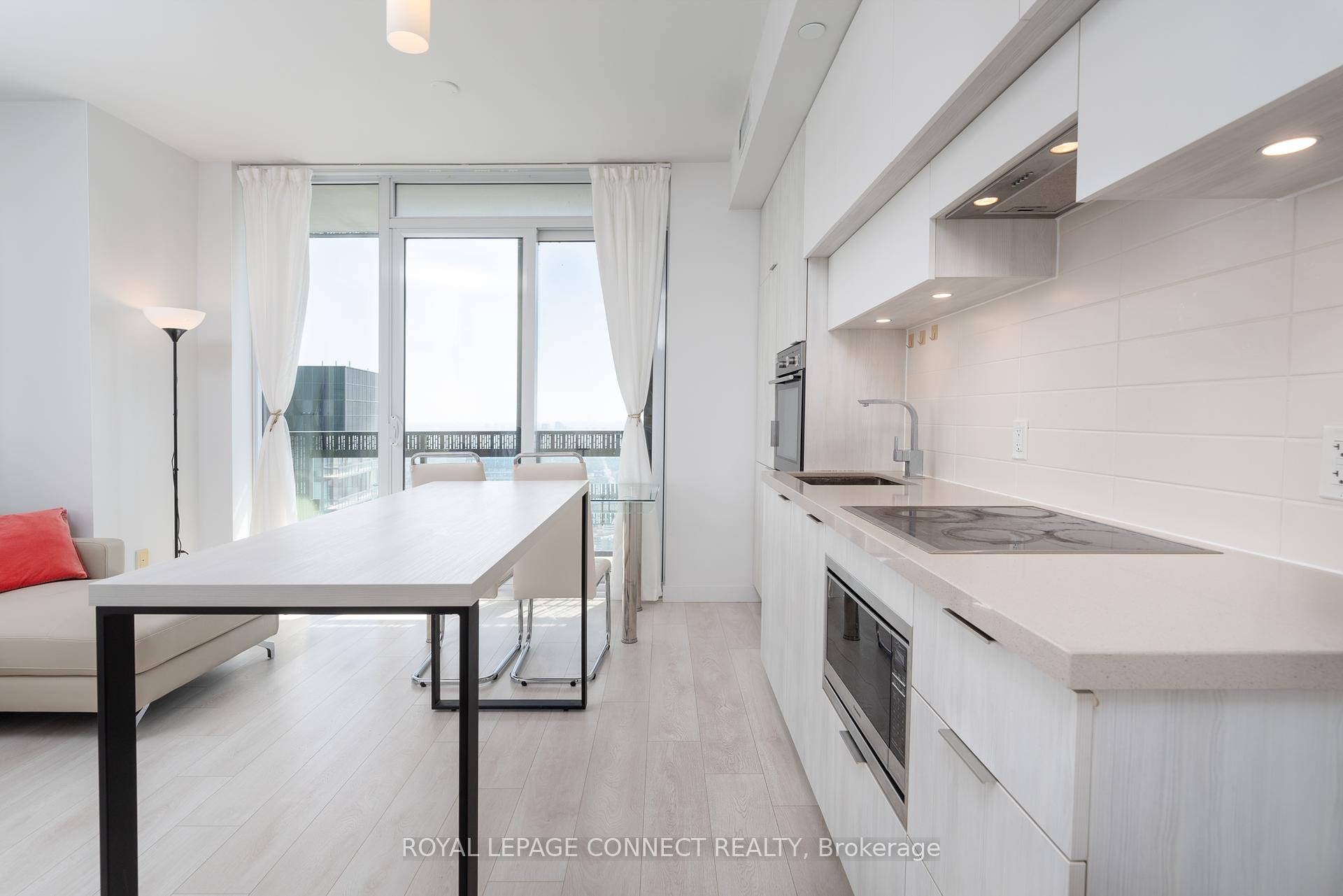 2 Bedrooms Condo at 8 Eglinton, Toronto For sale