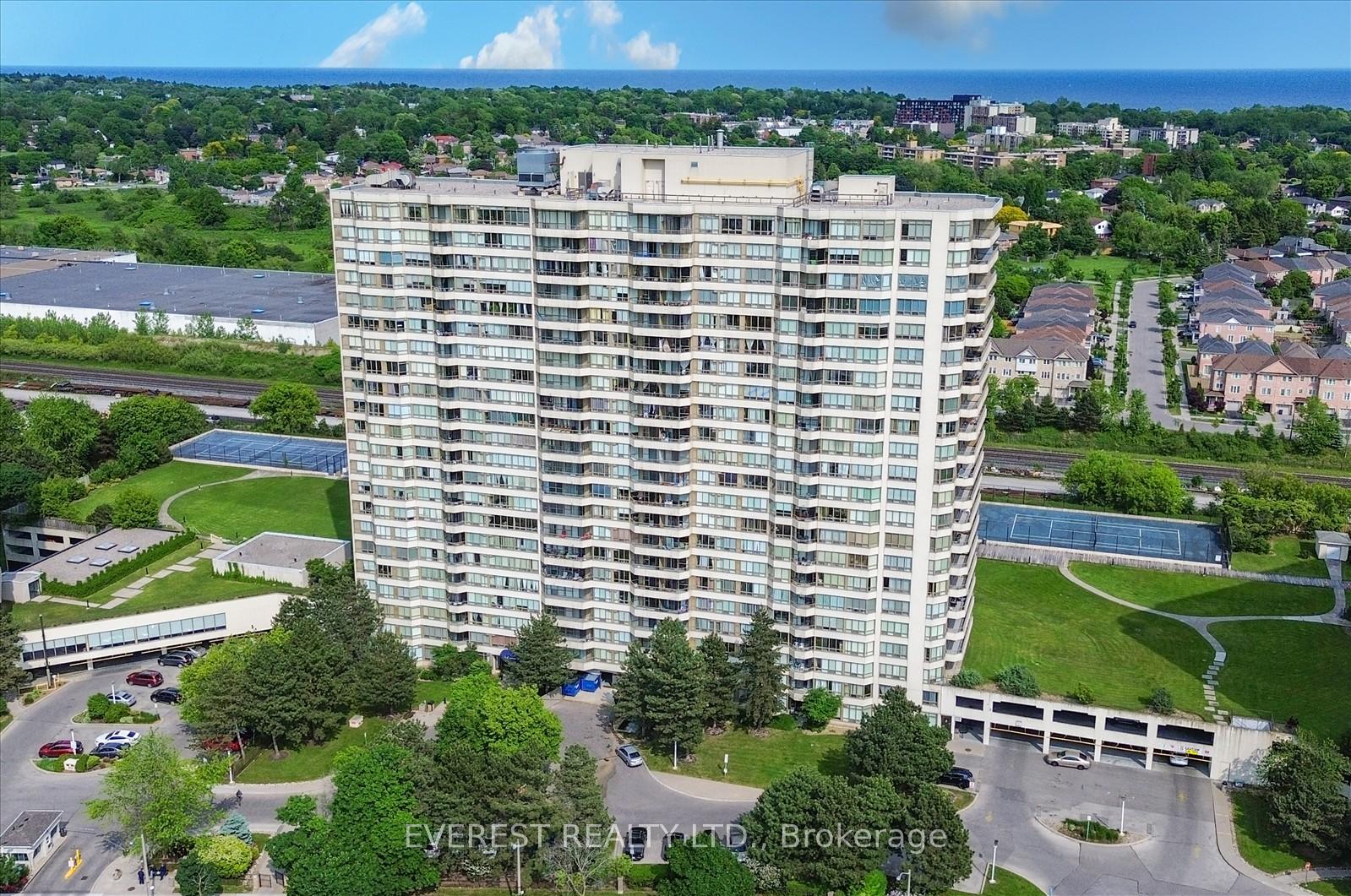 3 Bedrooms Condo at 3 Greystone Walk, Toronto For sale