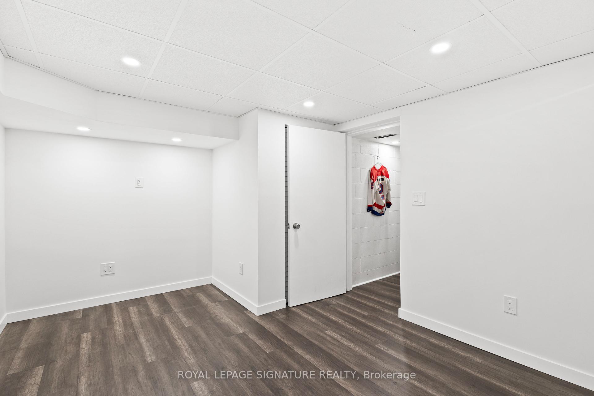 3 Bedrooms Condo at 611 Francis, Burlington For sale