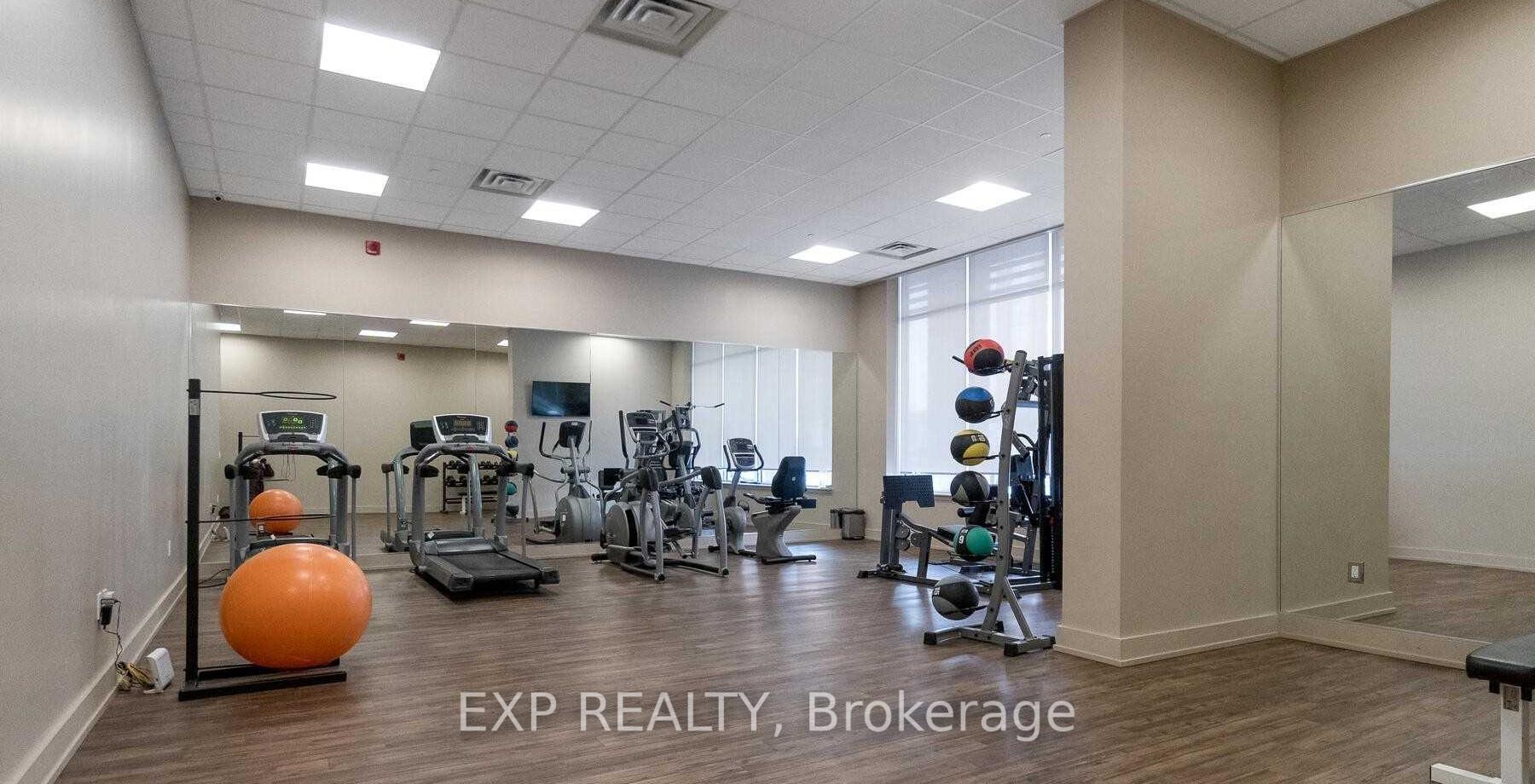 3 Bedrooms Condo at 216 Oak Park, Oakville For sale