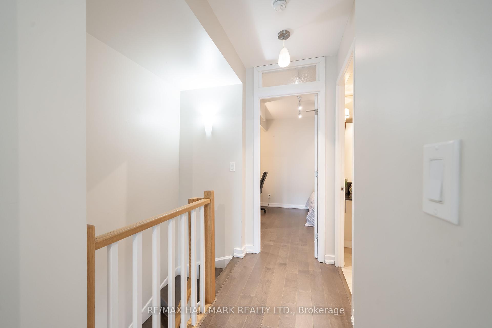 2 Bedrooms Condo at 36 Blue Jays,  Toronto For sale